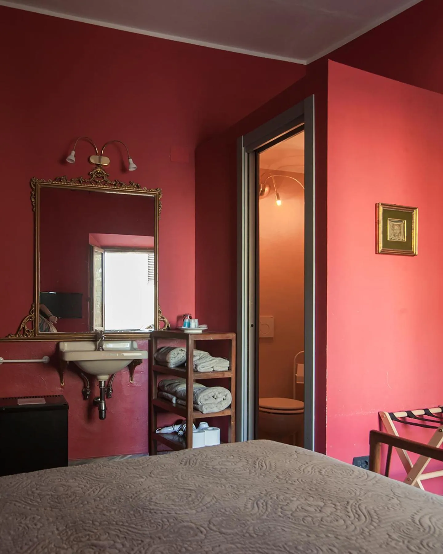 Toilet, Bed in Vedetta Townhouse - camere e appartamenti nel centro storico by Be Vedetta