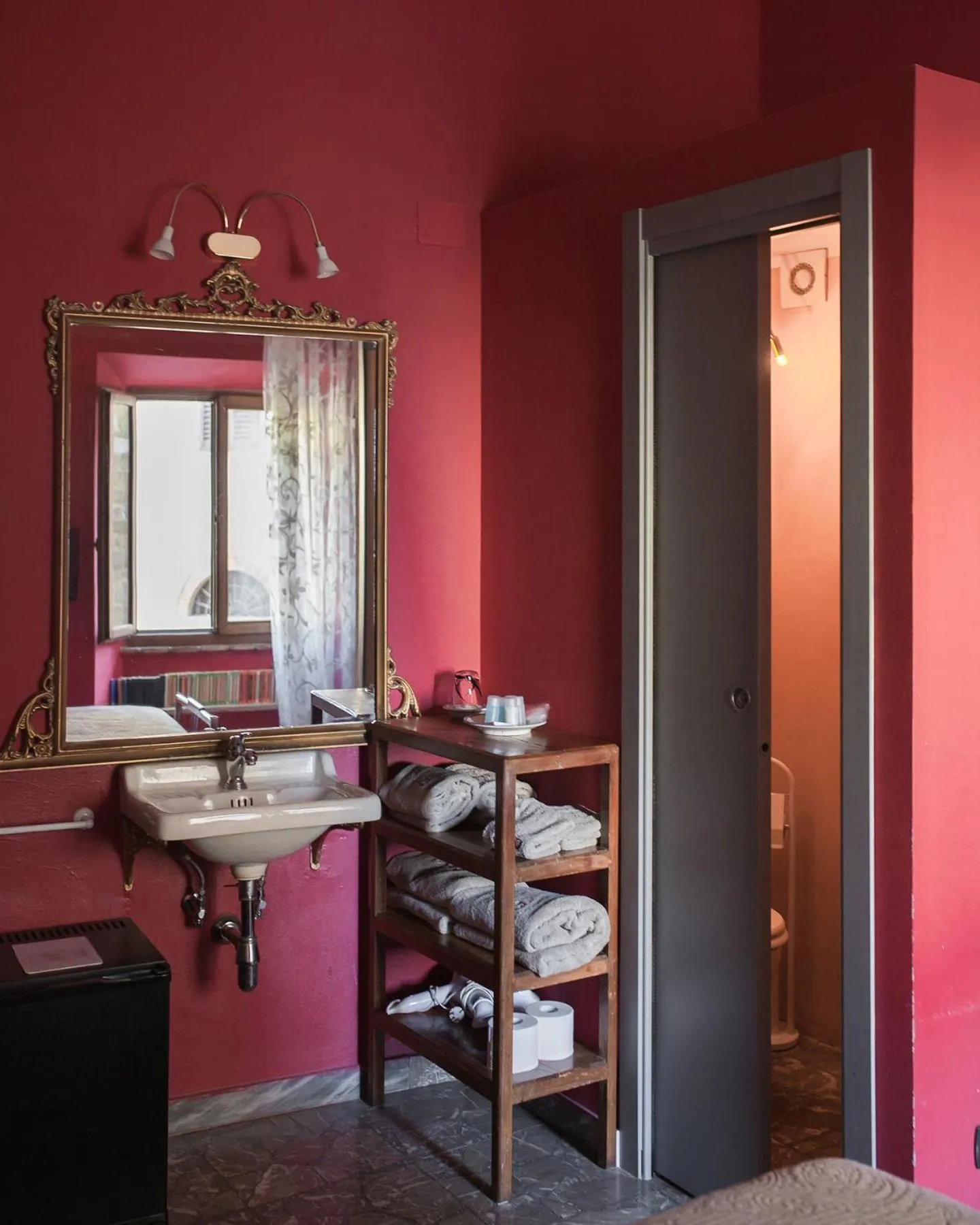 Bathroom in Vedetta Townhouse - camere e appartamenti nel centro storico by Be Vedetta