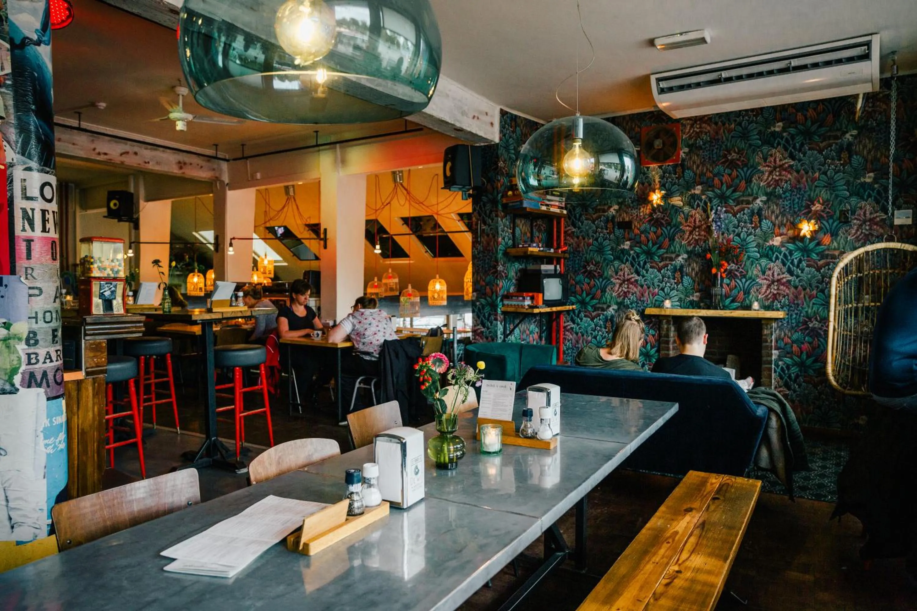 Restaurant/places to eat in Hotel Credible