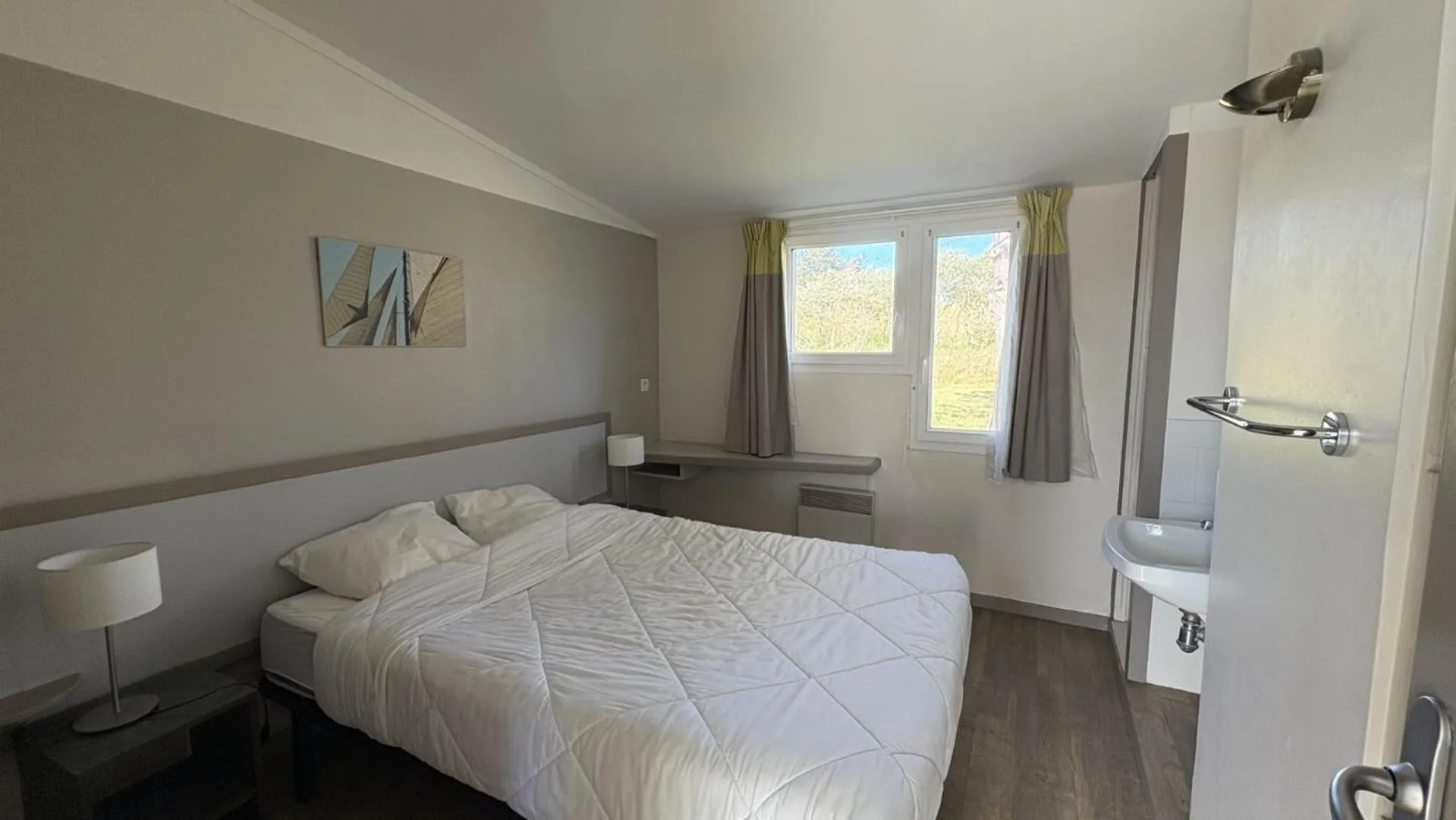 Bedroom, Bed in VVF Cotentin Îles anglo-normandes