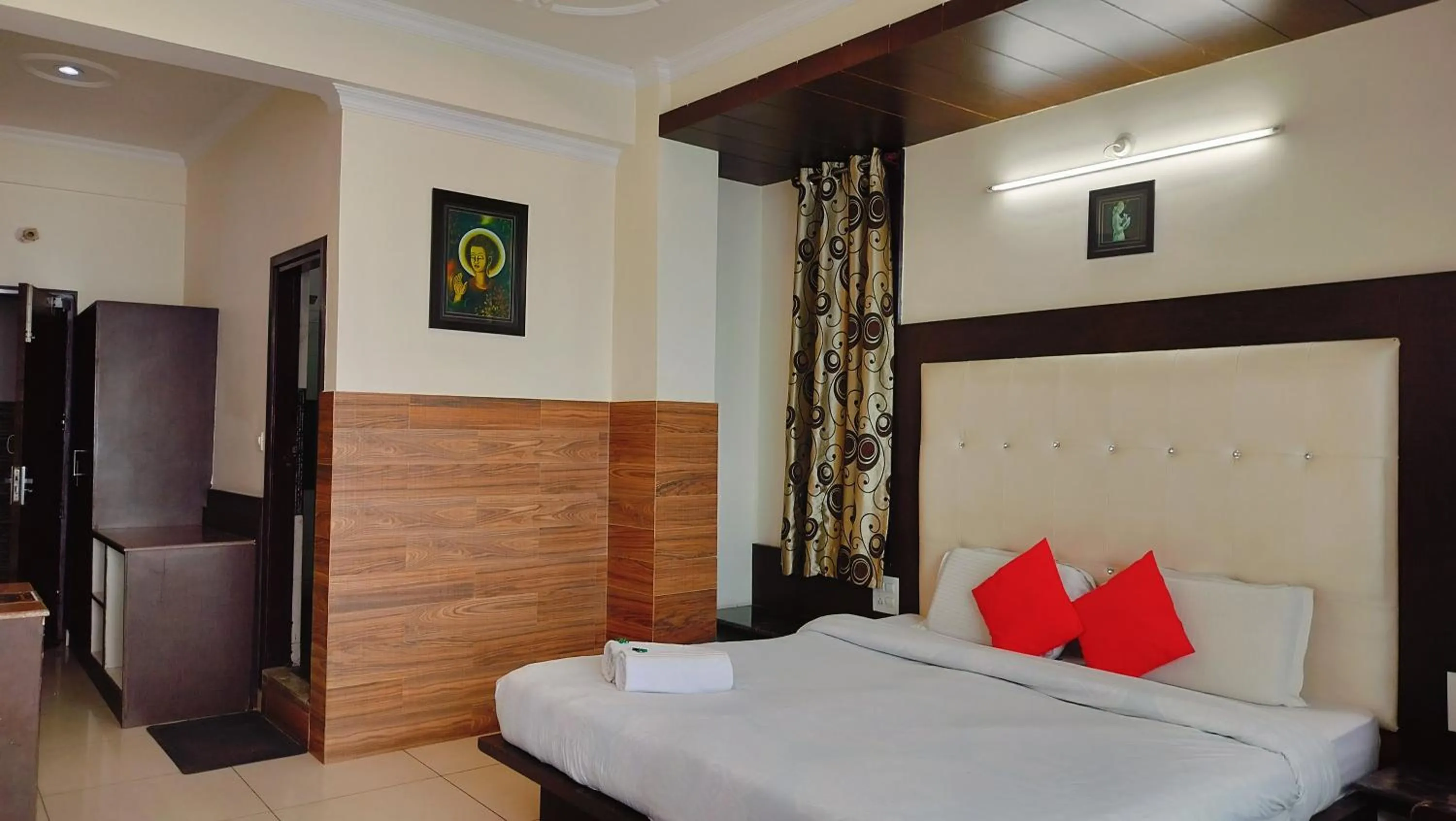 Bed in Royale India by Venu