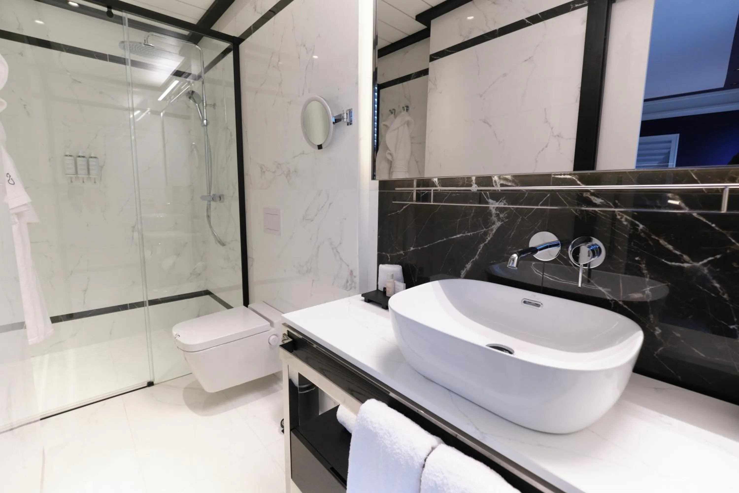 Shower in ESTIMAR Valencia