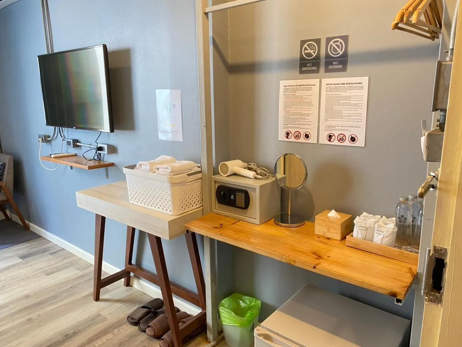 Communal lounge/ TV room in Ichiban Nimman Hotel