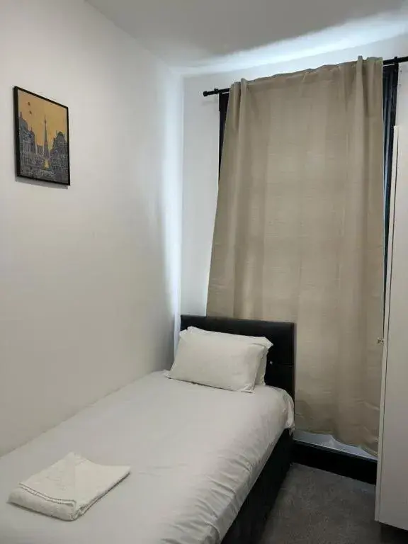 Standard Single Room with Shared Bathroom in Ivy House Hotel Standard Single Room with Shared Bathroom in Ivy House Hotel