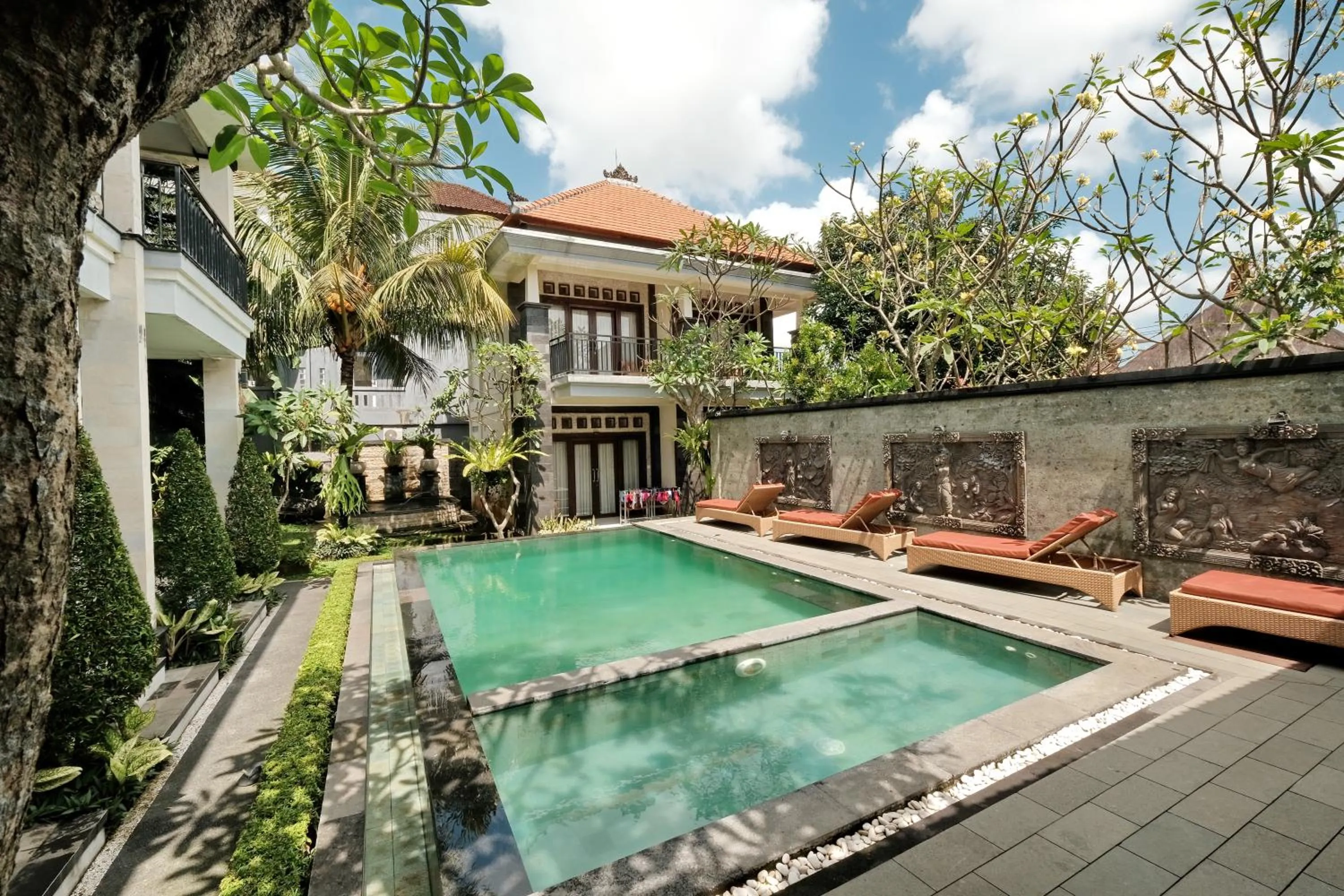 Swimming pool in Sumantra Guest House