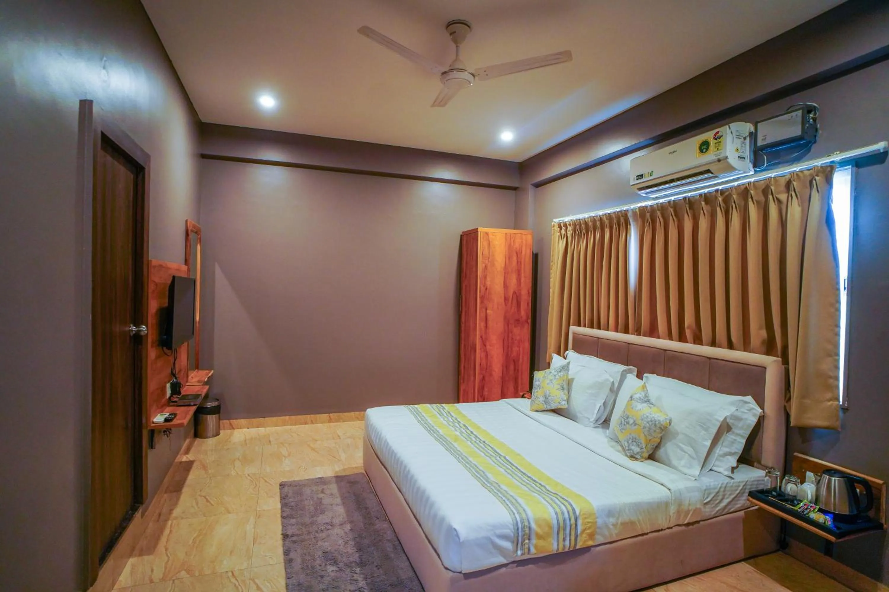 Bedroom in Hotel Shree Shell Inn