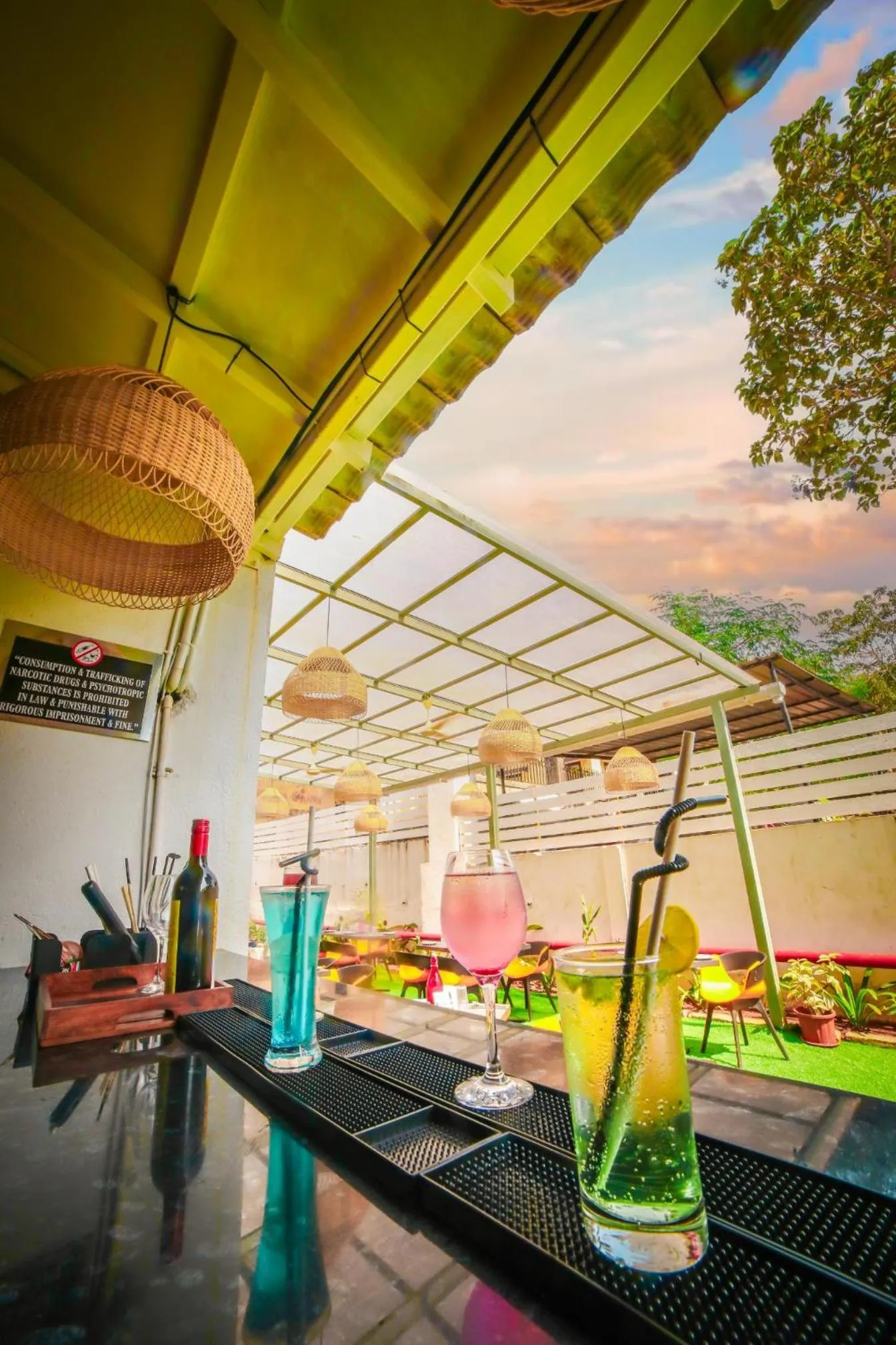 Lounge or bar in HUE GUH The Porto Candolim