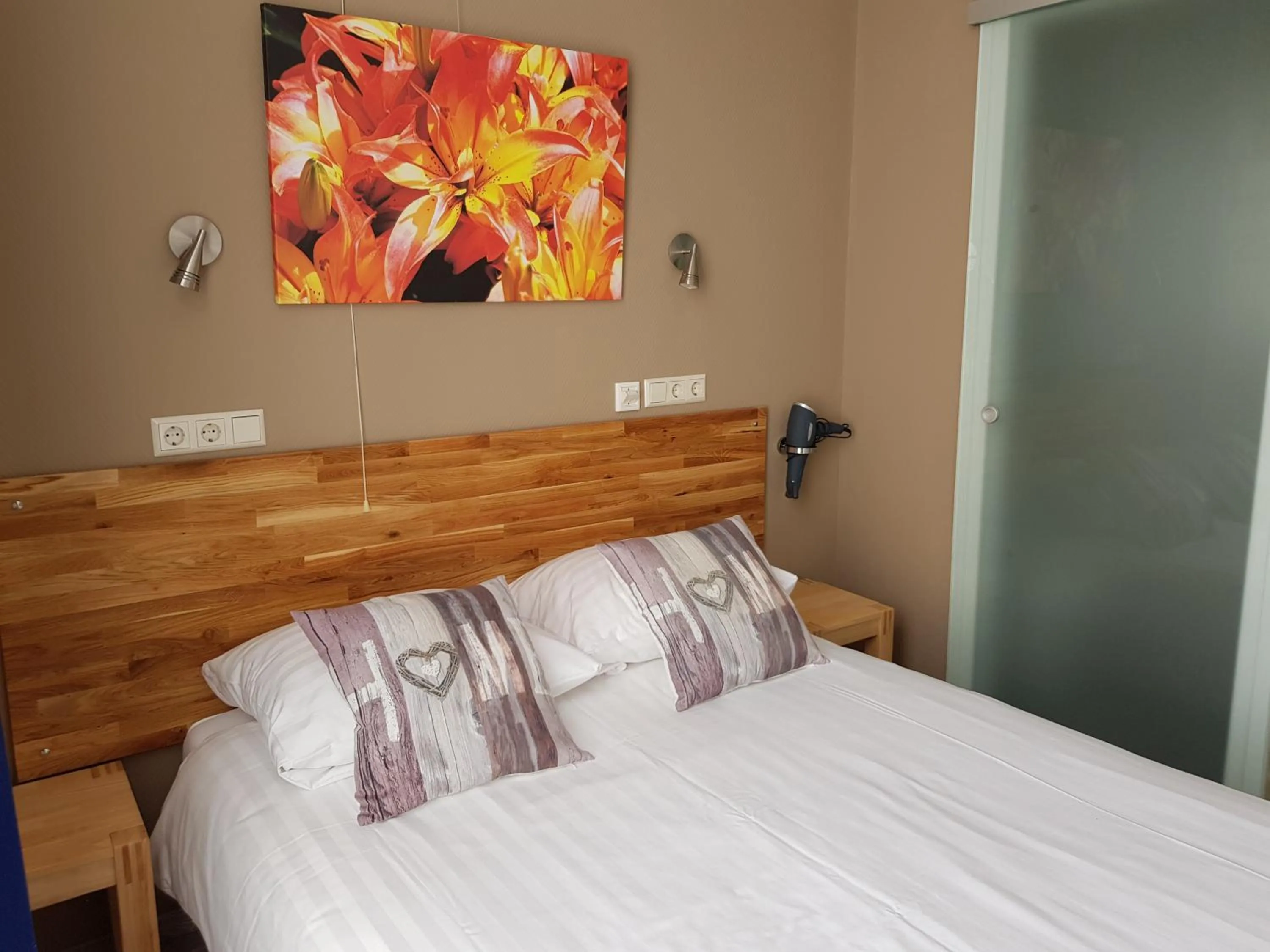 Bathroom, Bed in Hotel De Wilde Kriek