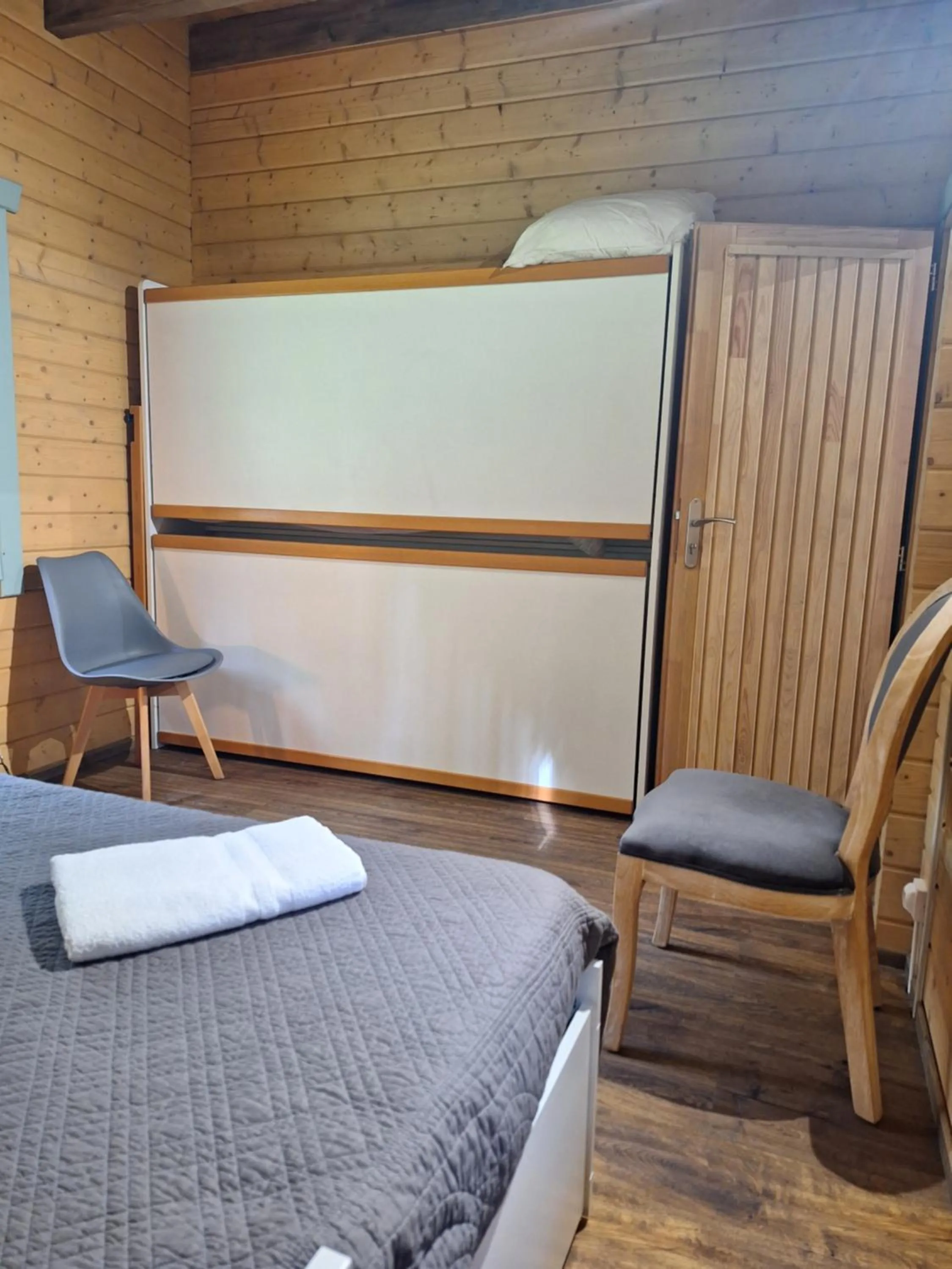Bedroom, Bed in Chalets du Bois de Vache