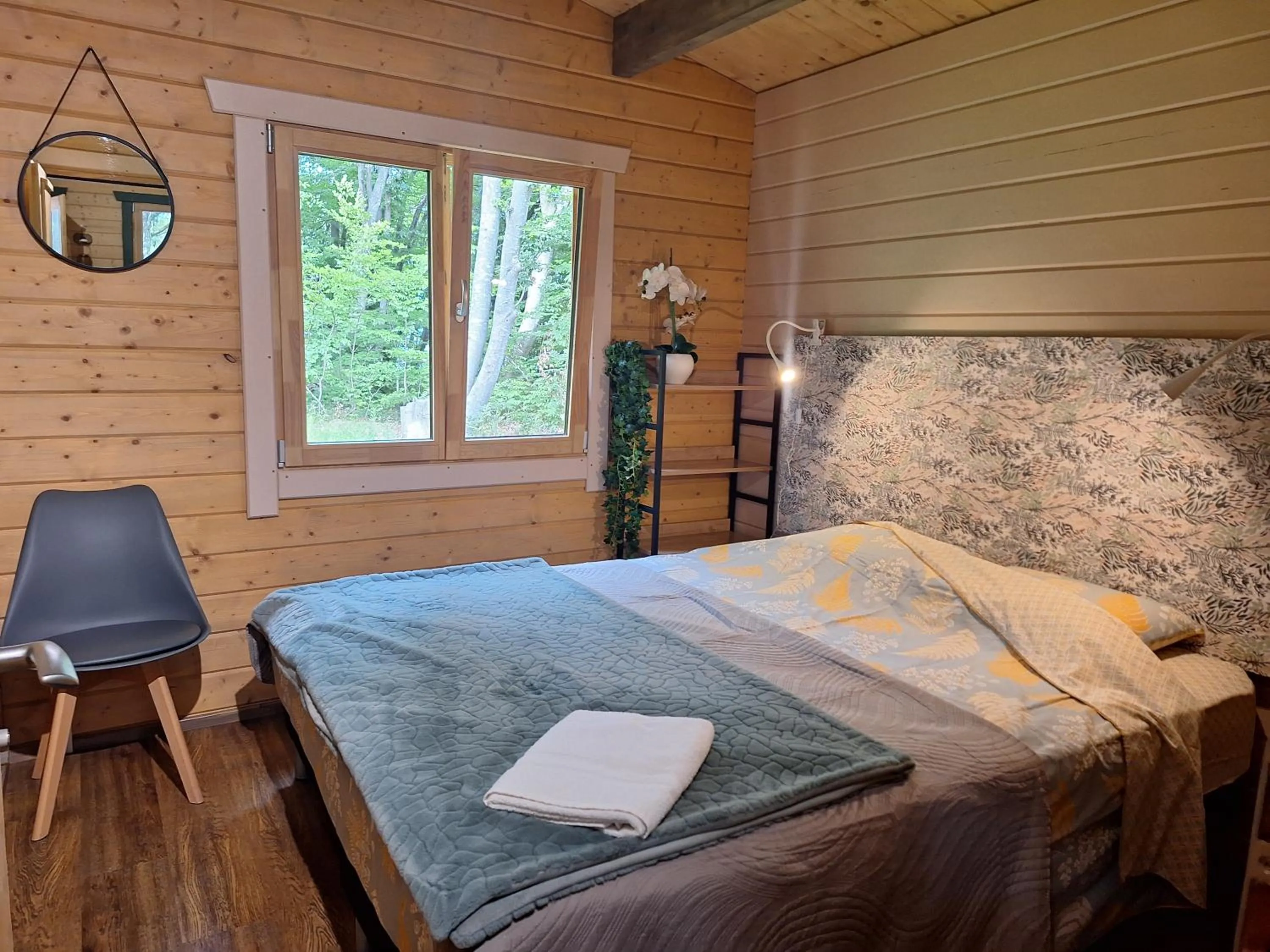 Bedroom, Bed in Chalets du Bois de Vache