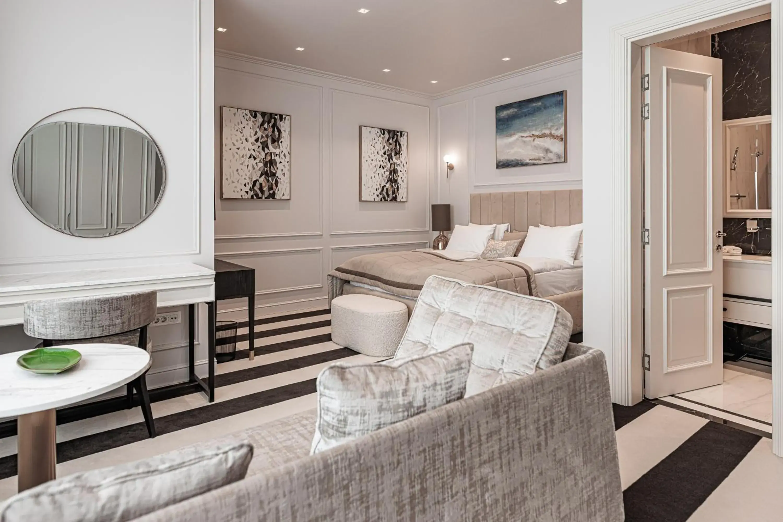 Deluxe Double Room with Balcony in Hotel Balkan Deluxe Double Room with Balcony in Hotel Balkan