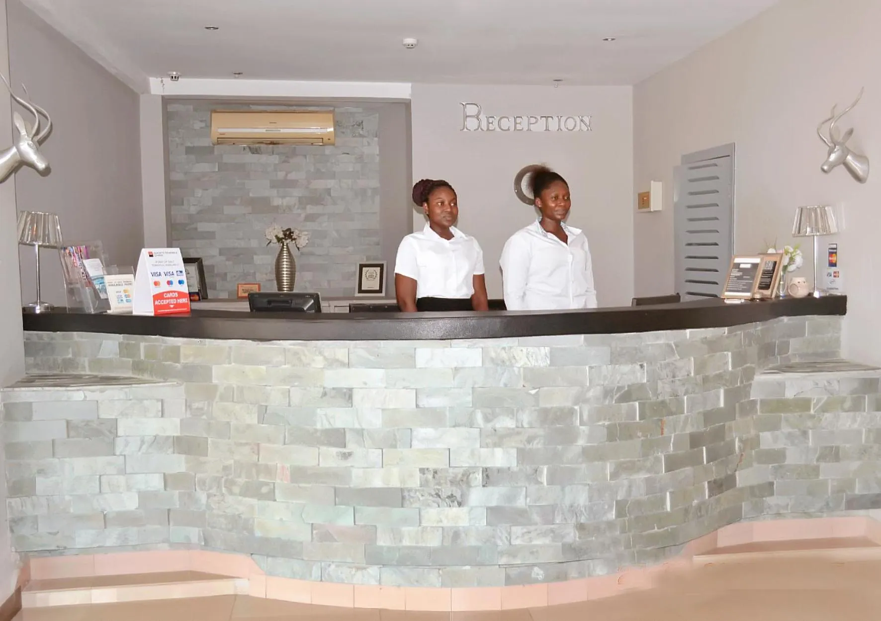 Lobby/Reception in THEAKNAC HOTEL