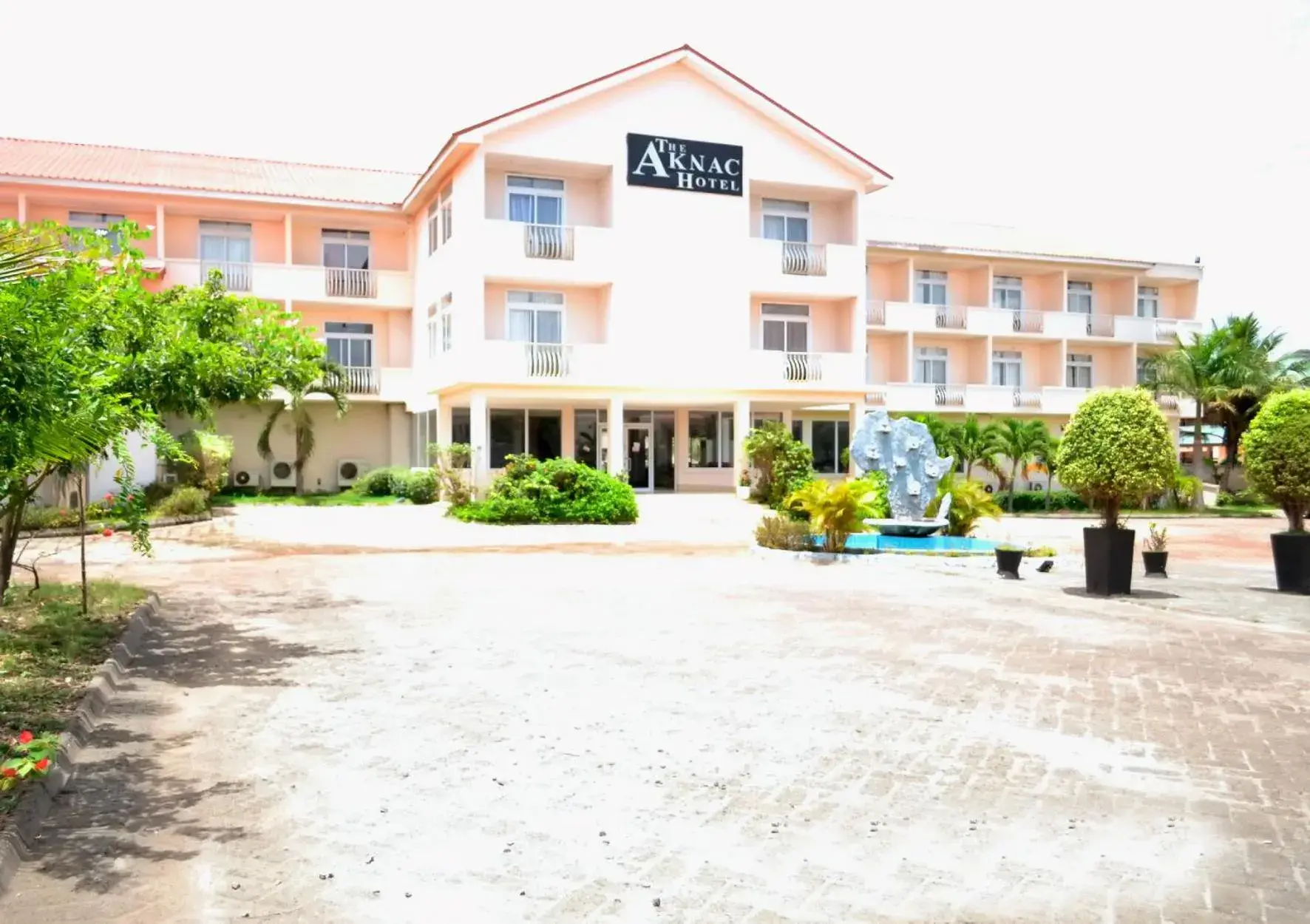 Property Building in THEAKNAC HOTEL Property Building in THEAKNAC HOTEL