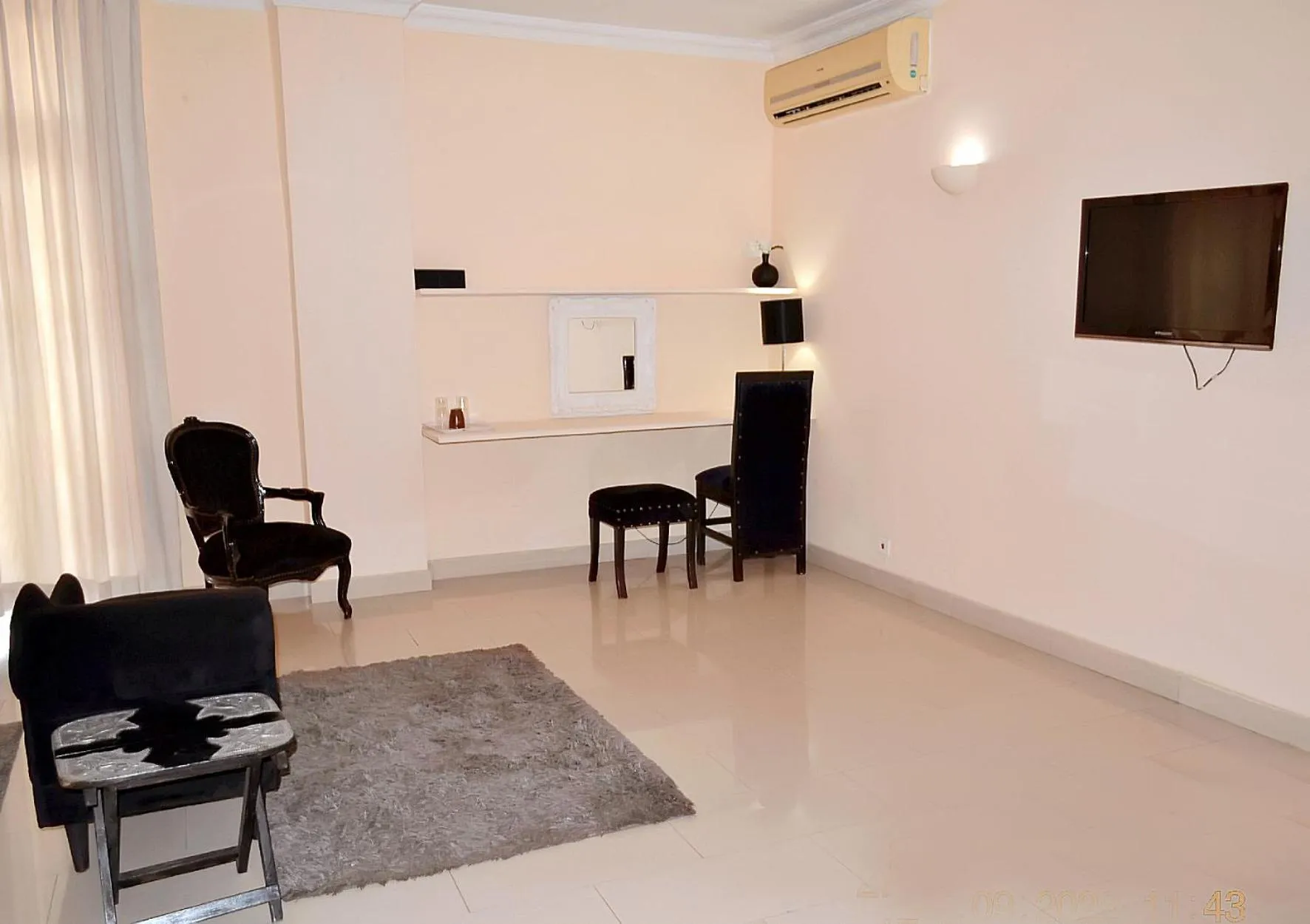 TV/Entertainment Center in THEAKNAC HOTEL