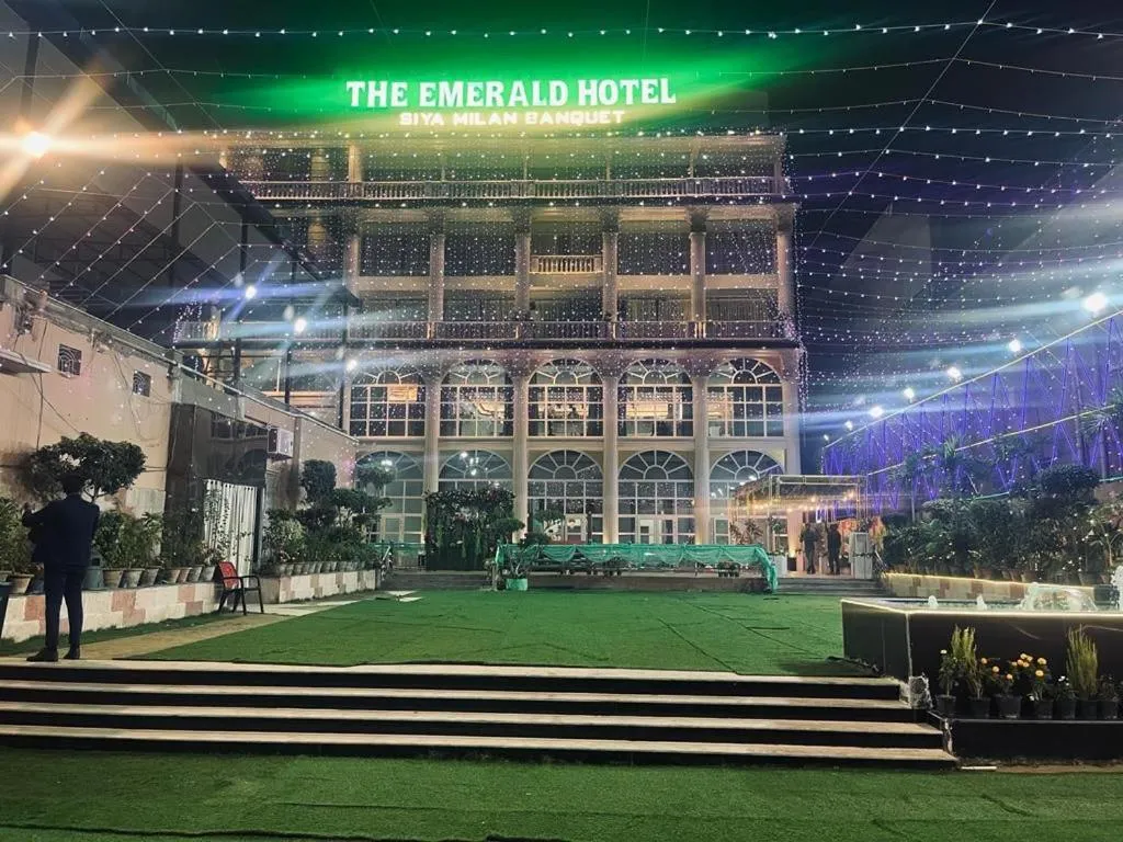 The Emerald Hotel & Siya Milan Banquets
