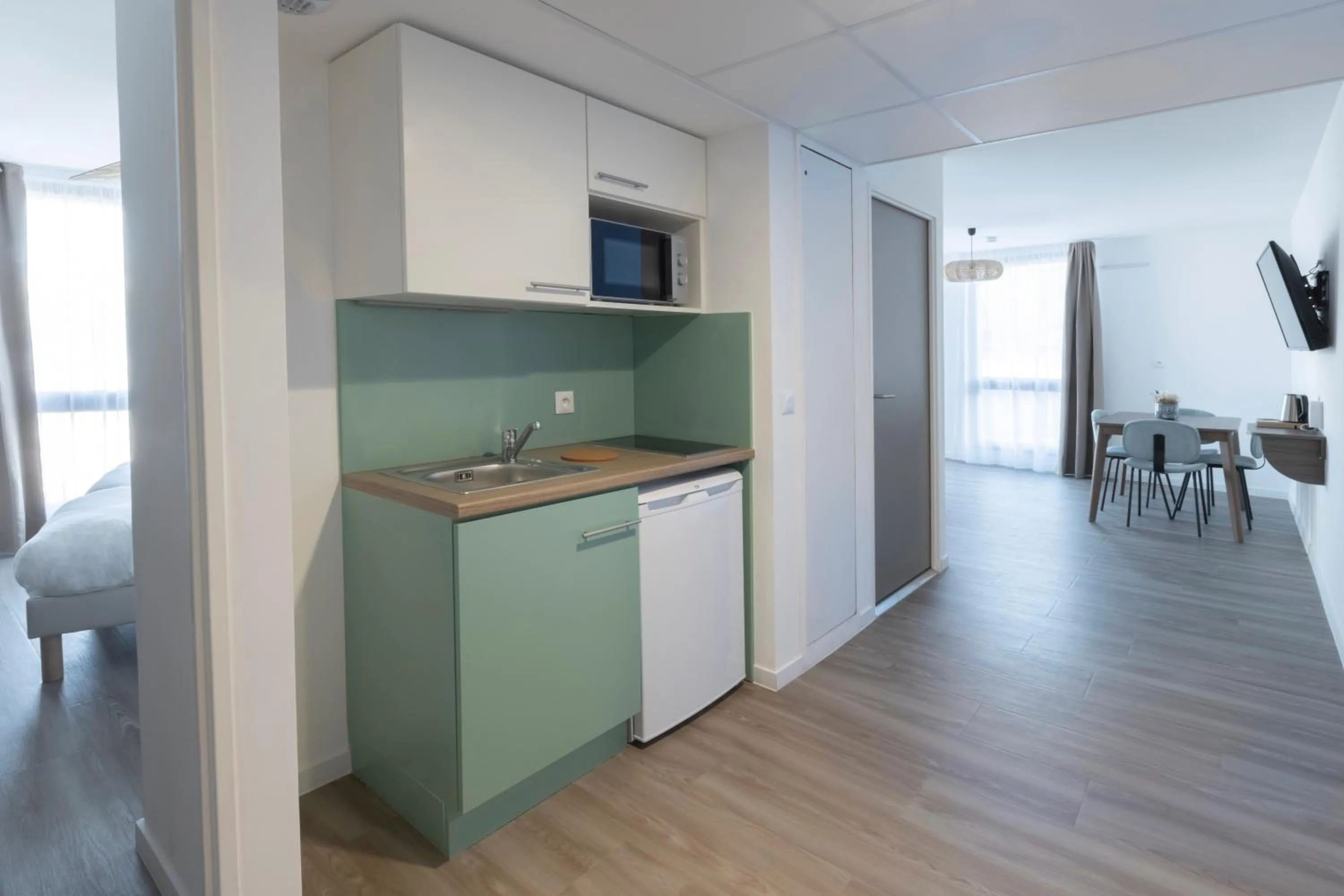 Kitchen or kitchenette in The Originals Résidence Aix Schuman