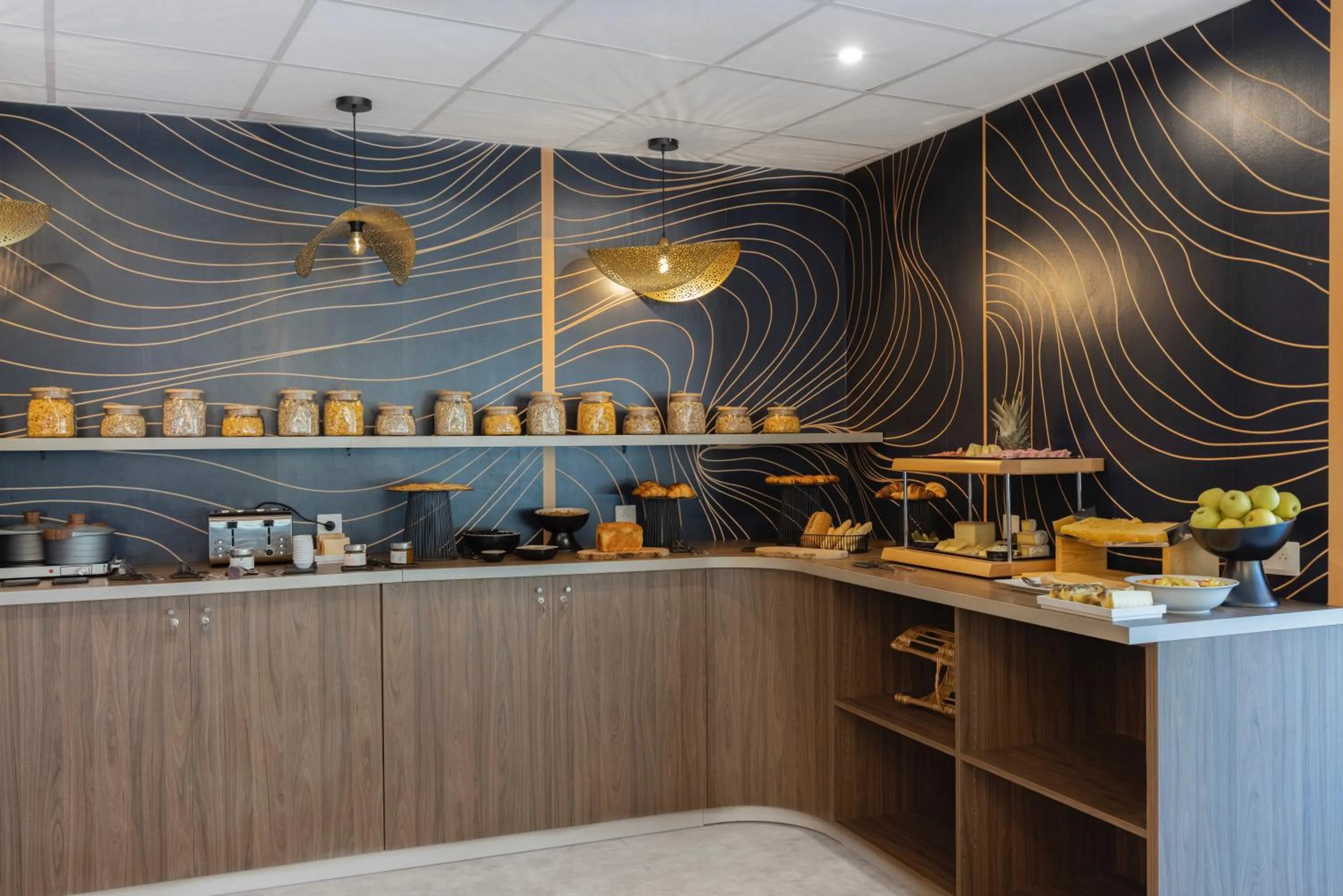 Breakfast in The Originals Résidence Aix Schuman