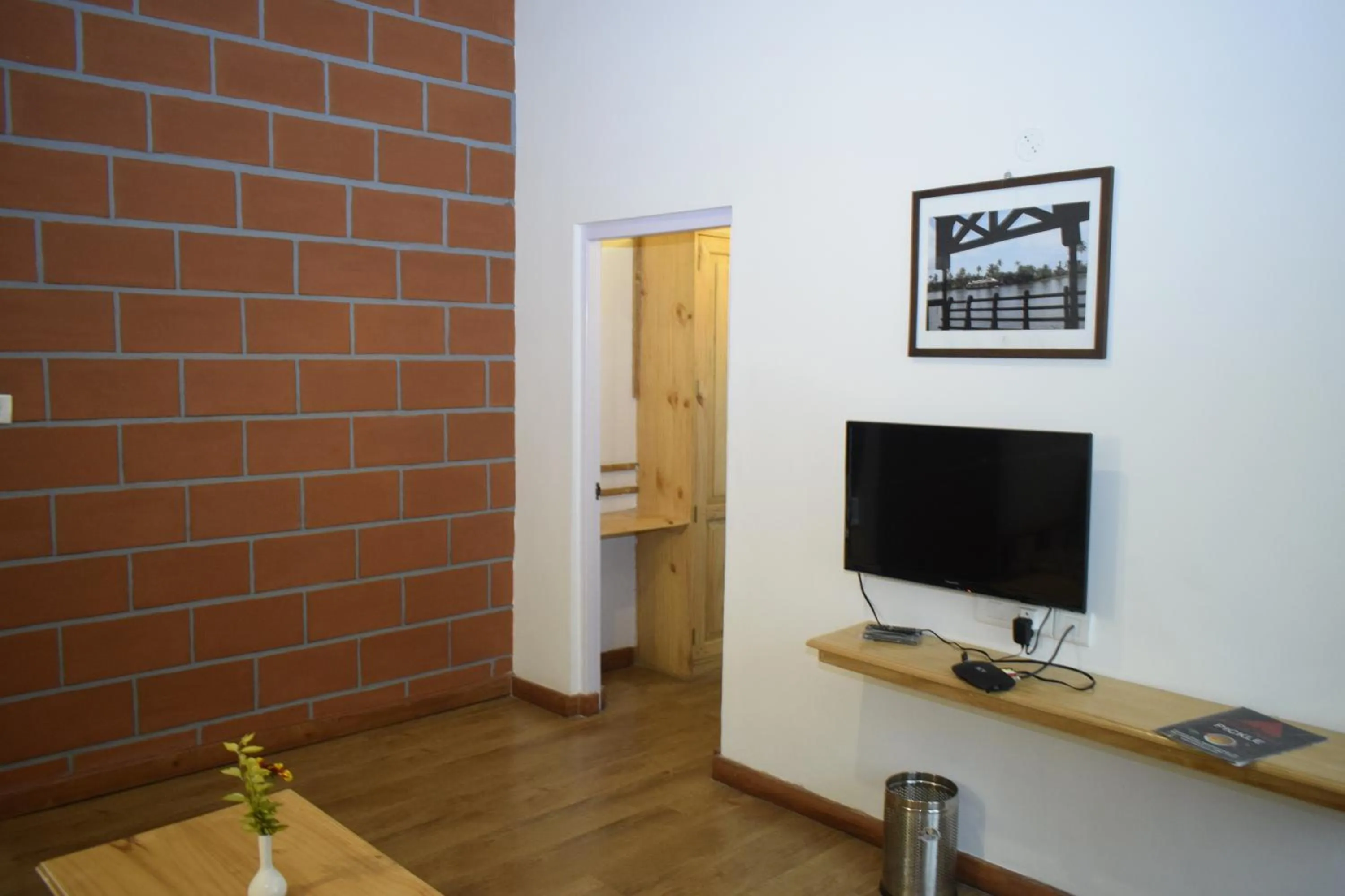 TV and multimedia in Altius Nest Hotel