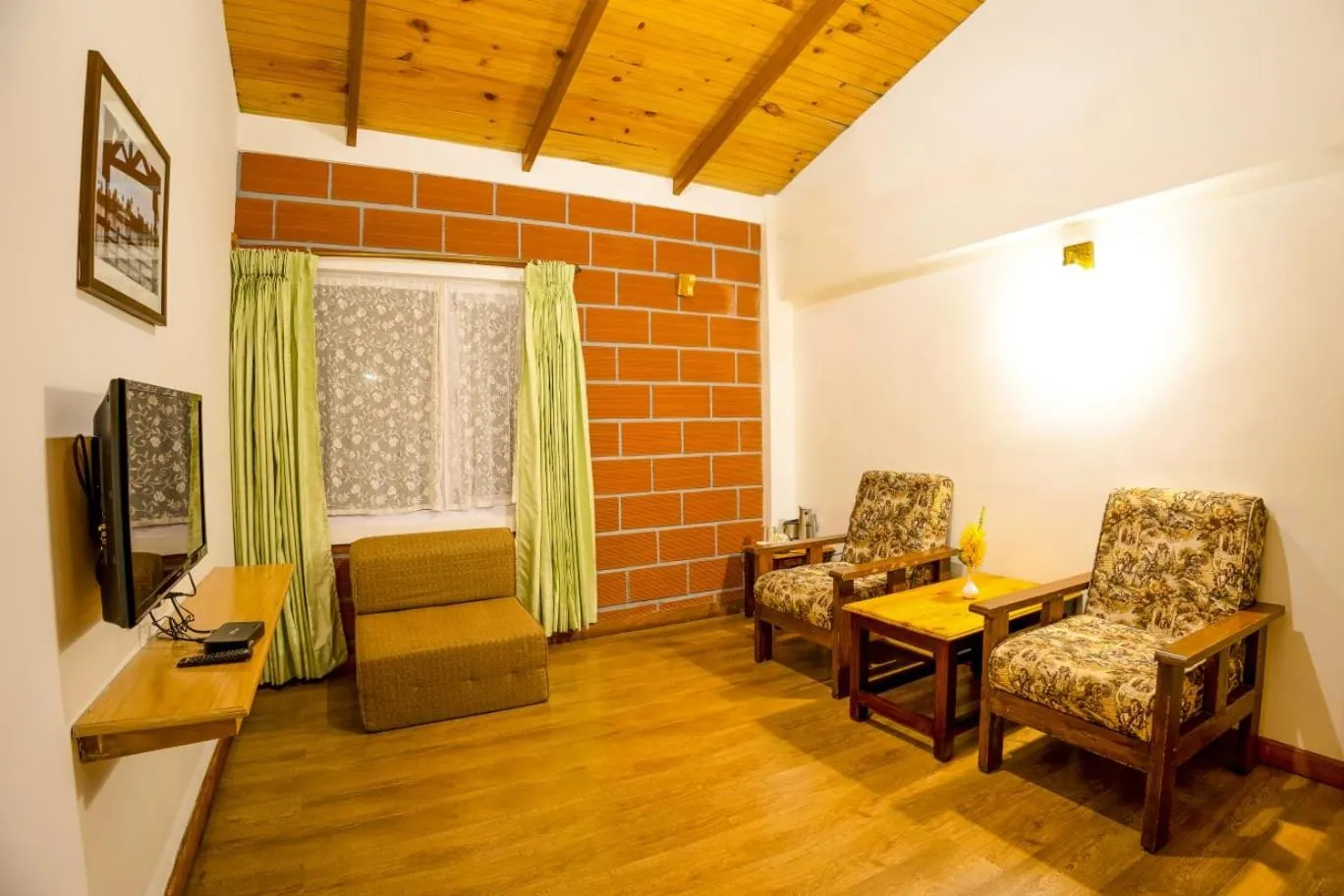 TV and multimedia in Altius Nest Hotel