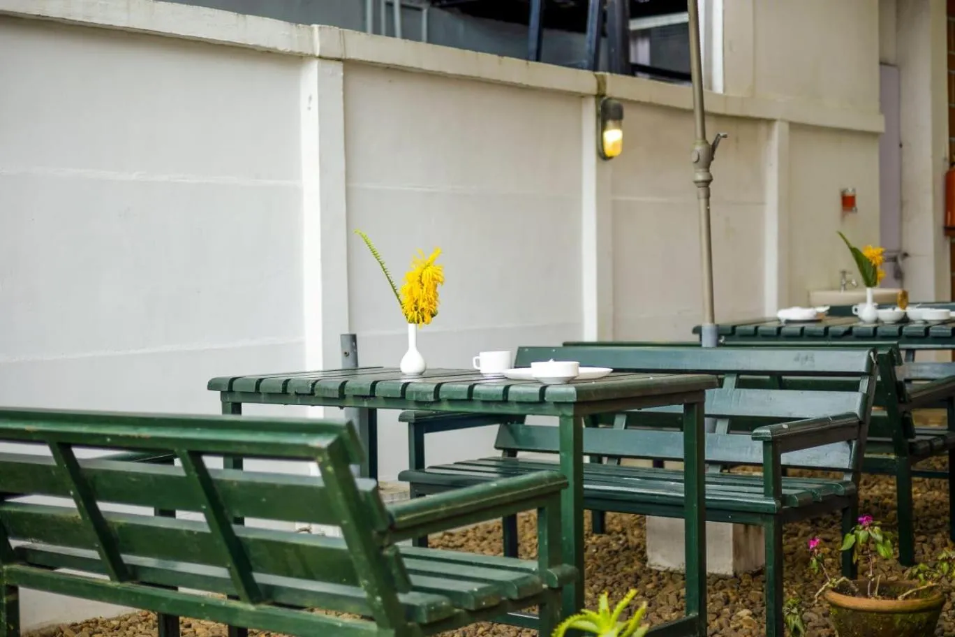 Restaurant/places to eat in Altius Nest Hotel