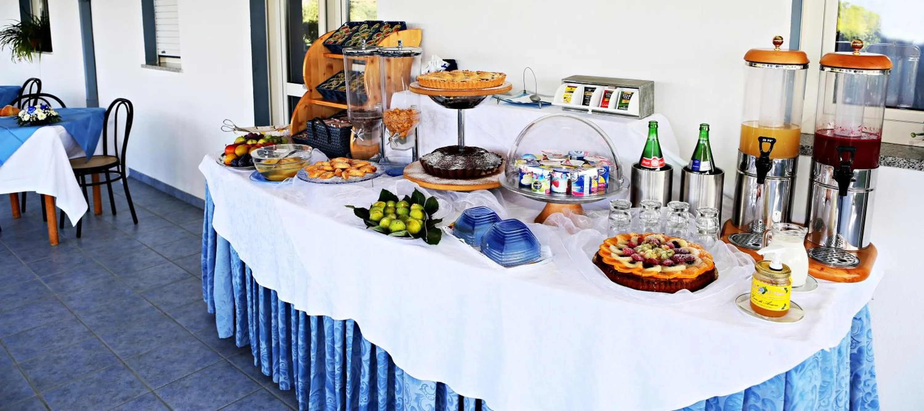 Restaurant/places to eat in Hotel Blu Eden