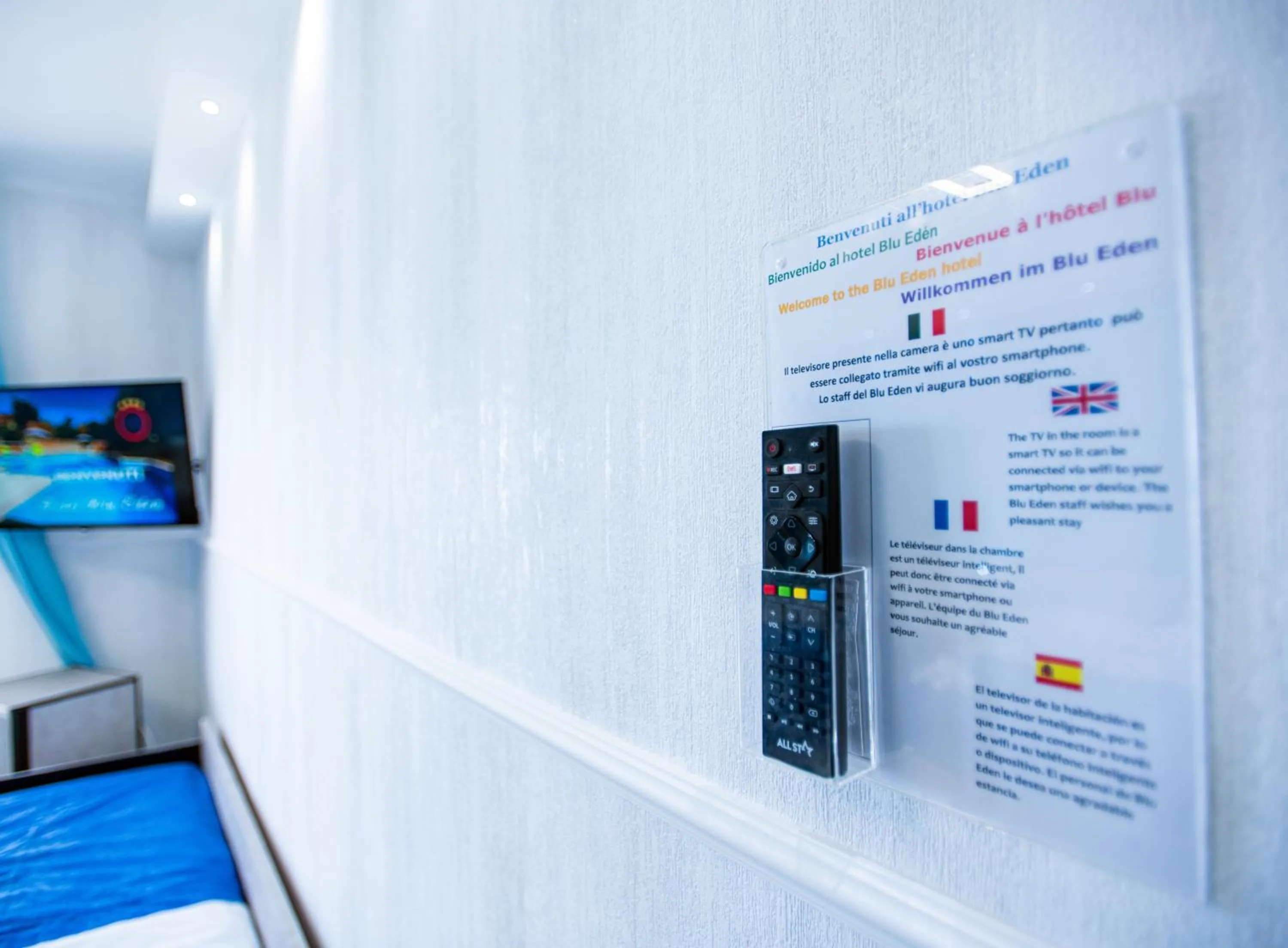 TV and multimedia in Hotel Blu Eden