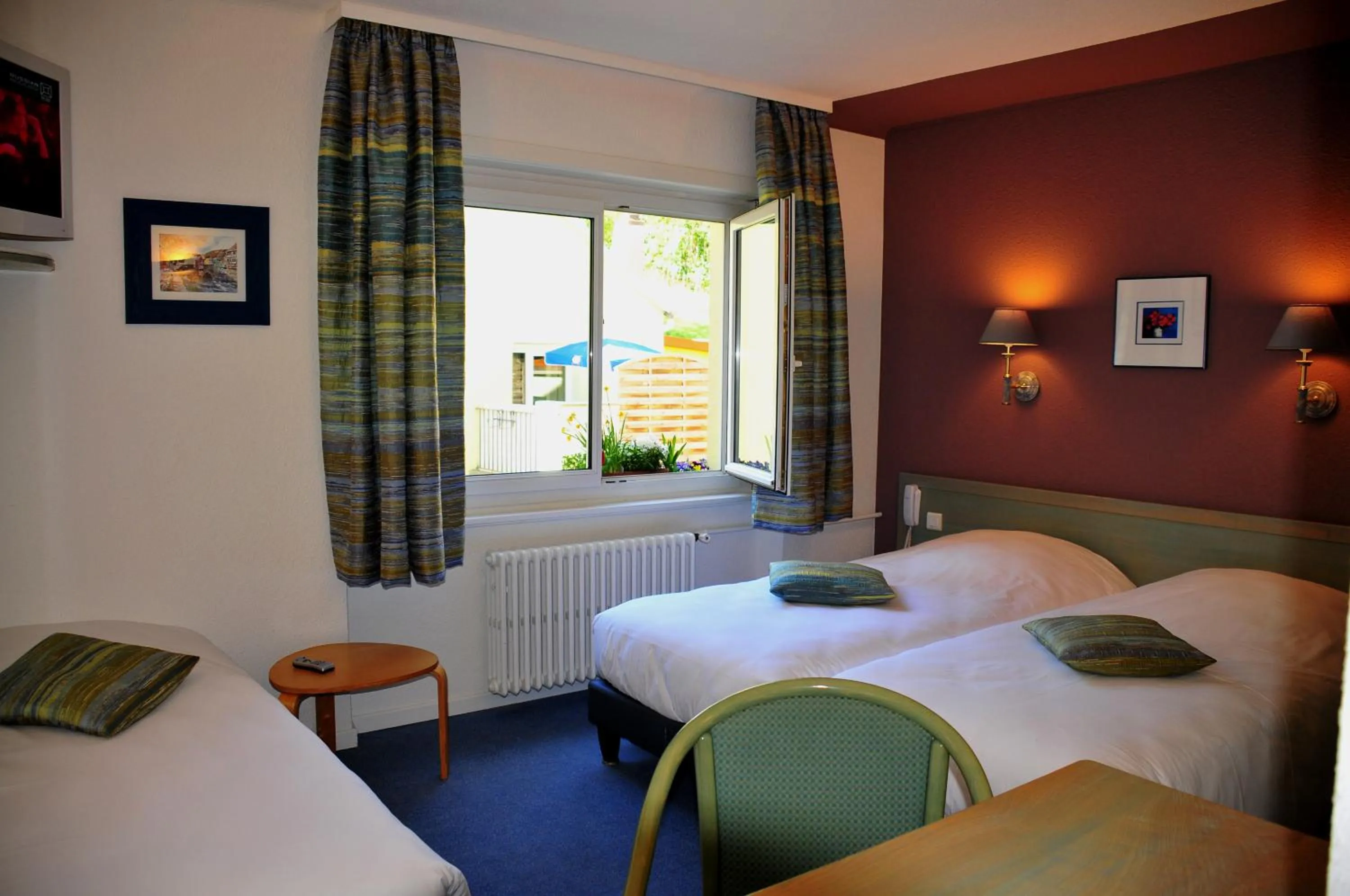 Photo of the whole room, Bed in Logis Hôtel - Restaurant Aux Bruyères