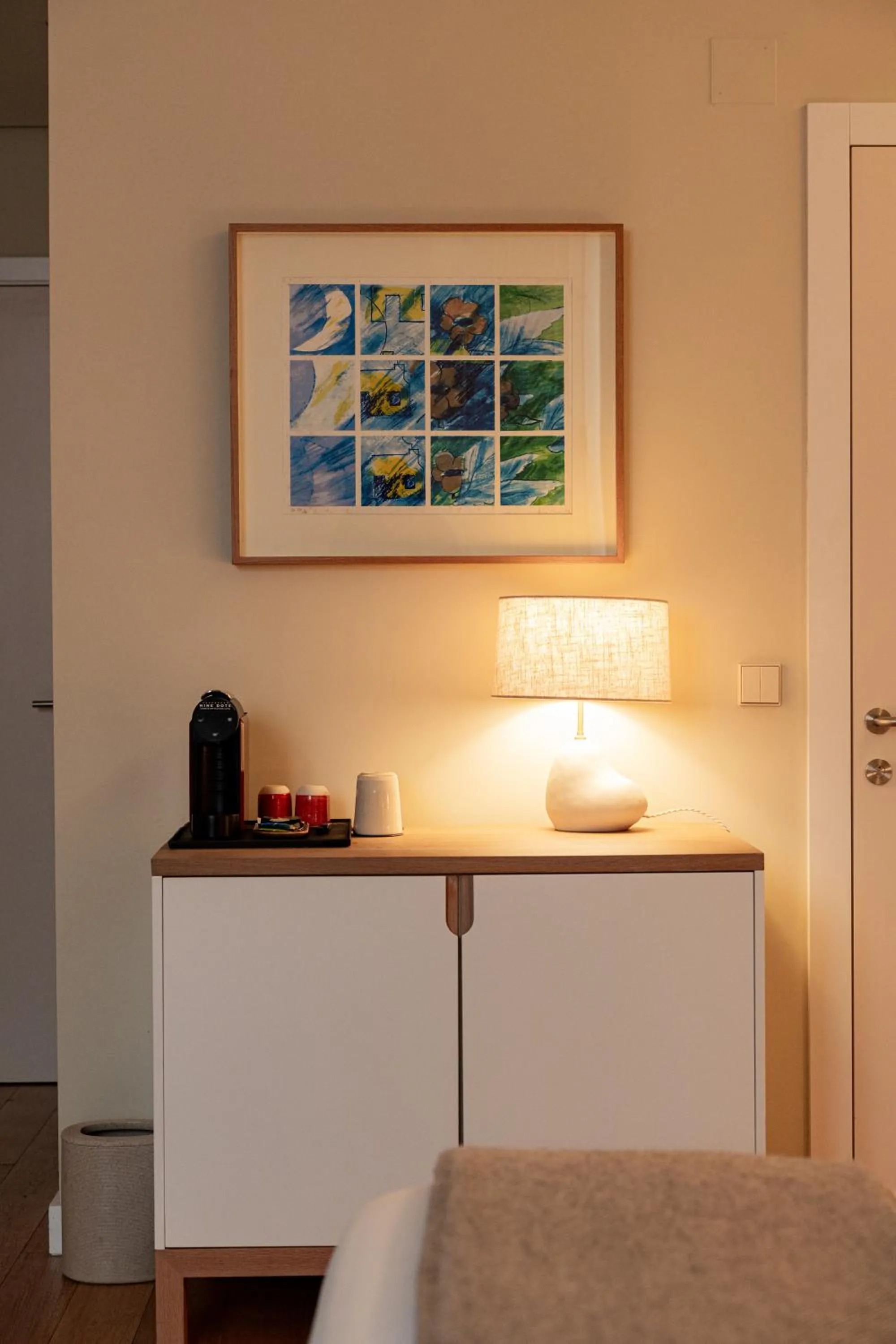 Coffee/tea facilities, Bed in NINE DOTS Azorean Art Boutique Hotel