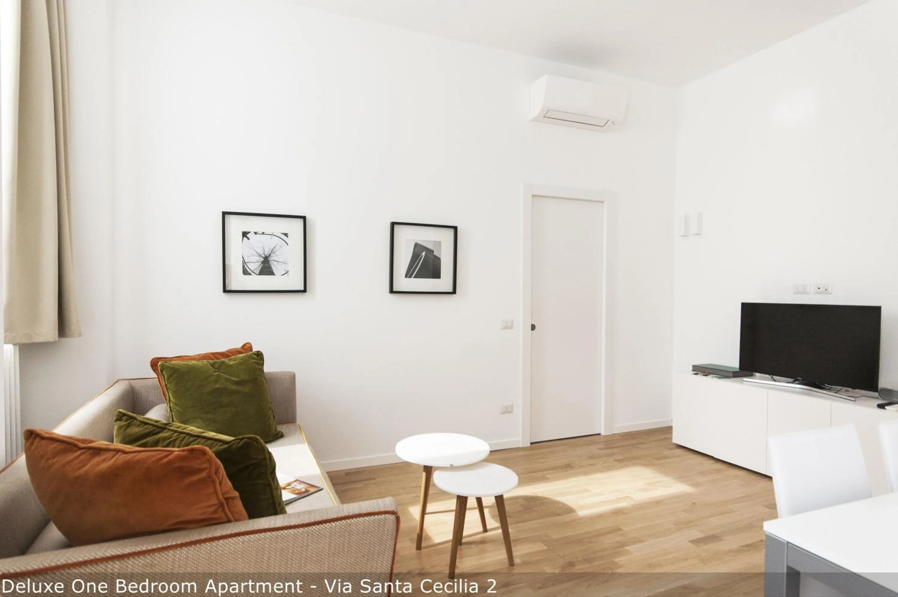 TV and multimedia in Brera Apartments in San Babila