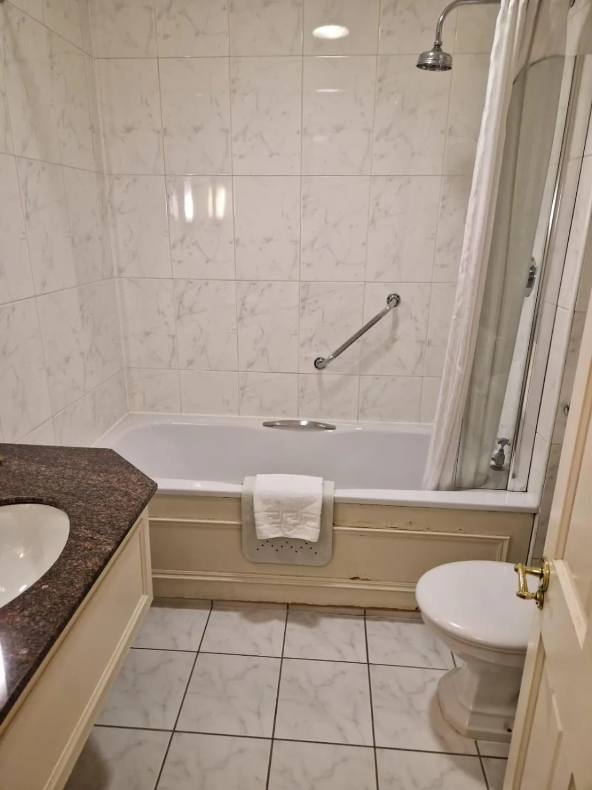 Bathroom in The Royal Highland Hotel