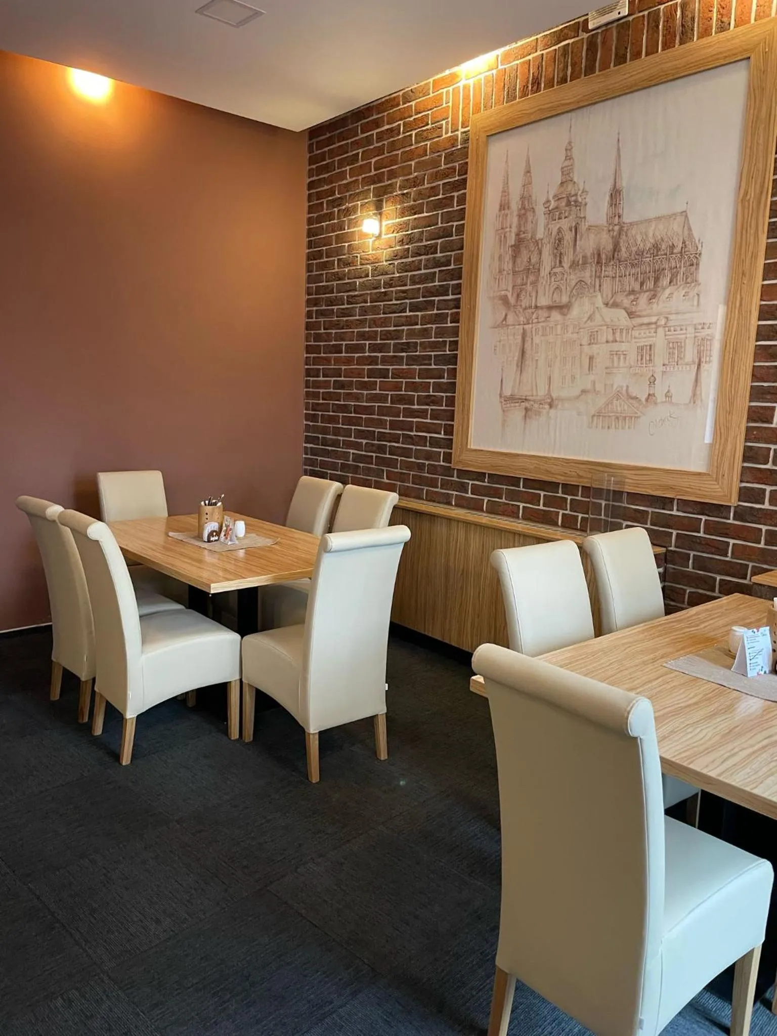 Restaurant/places to eat in Hotel U města Prahy Náchod