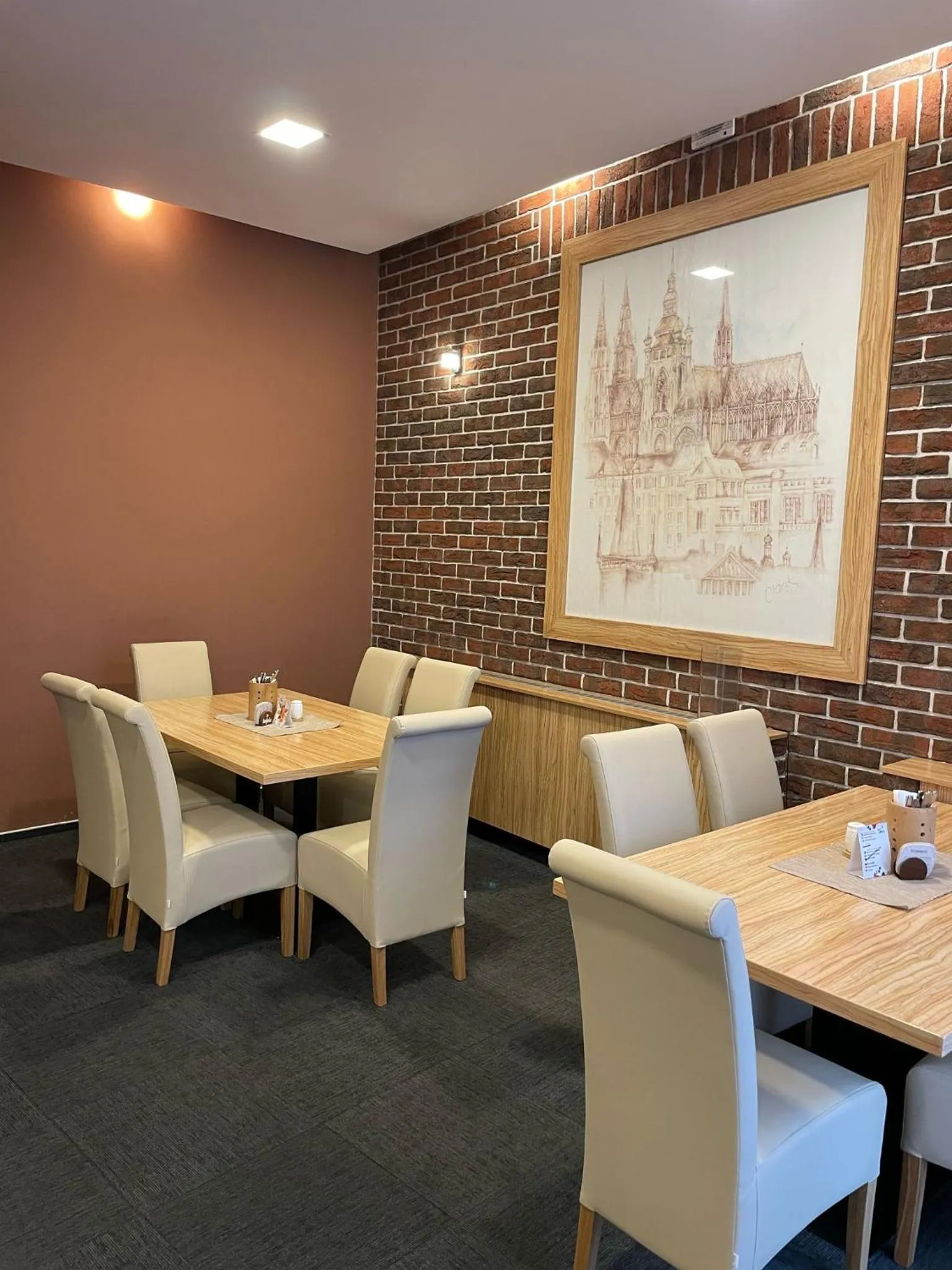 Restaurant/places to eat in Hotel U města Prahy Náchod