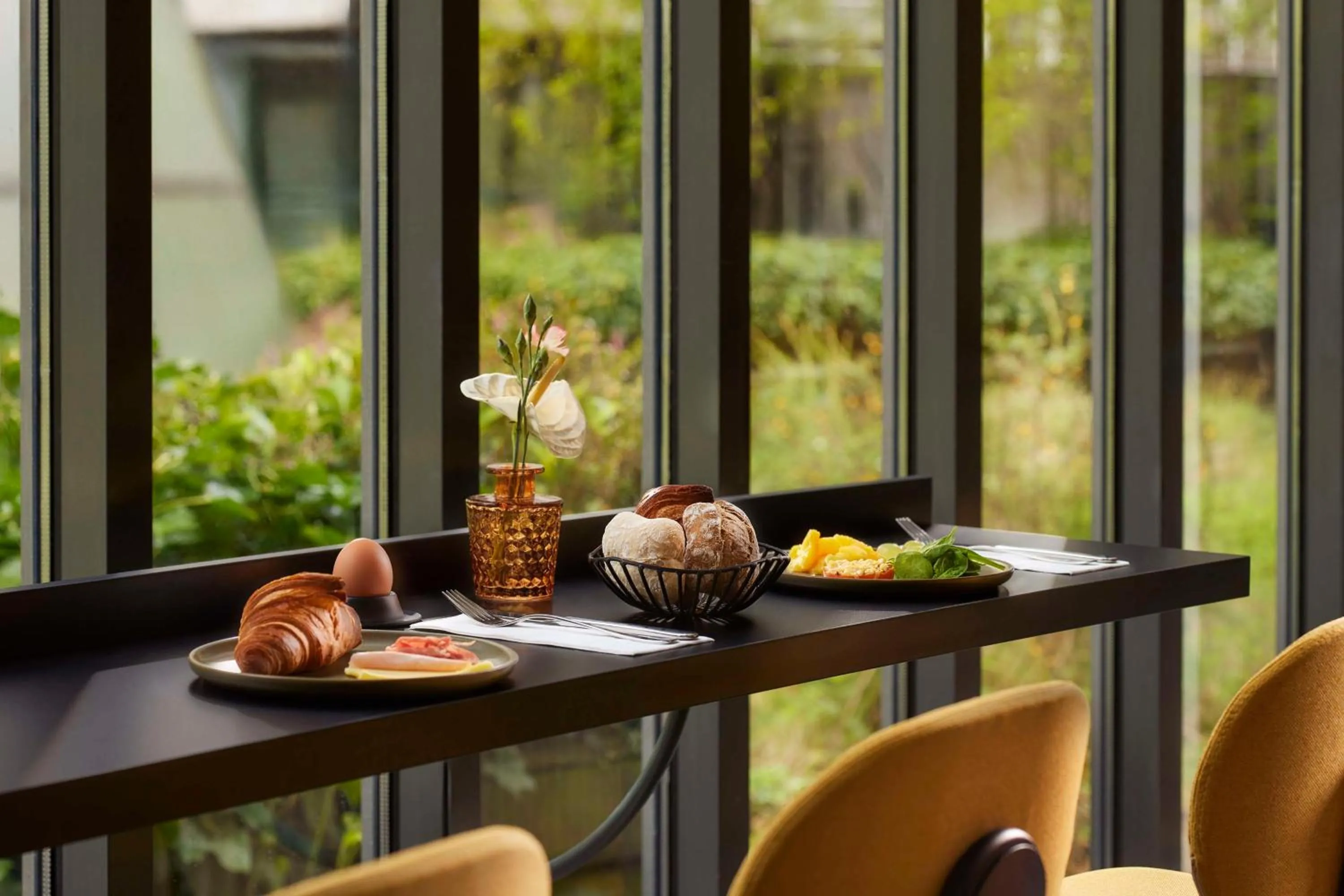 Restaurant/places to eat in Avani Museum Quarter Amsterdam Hotel