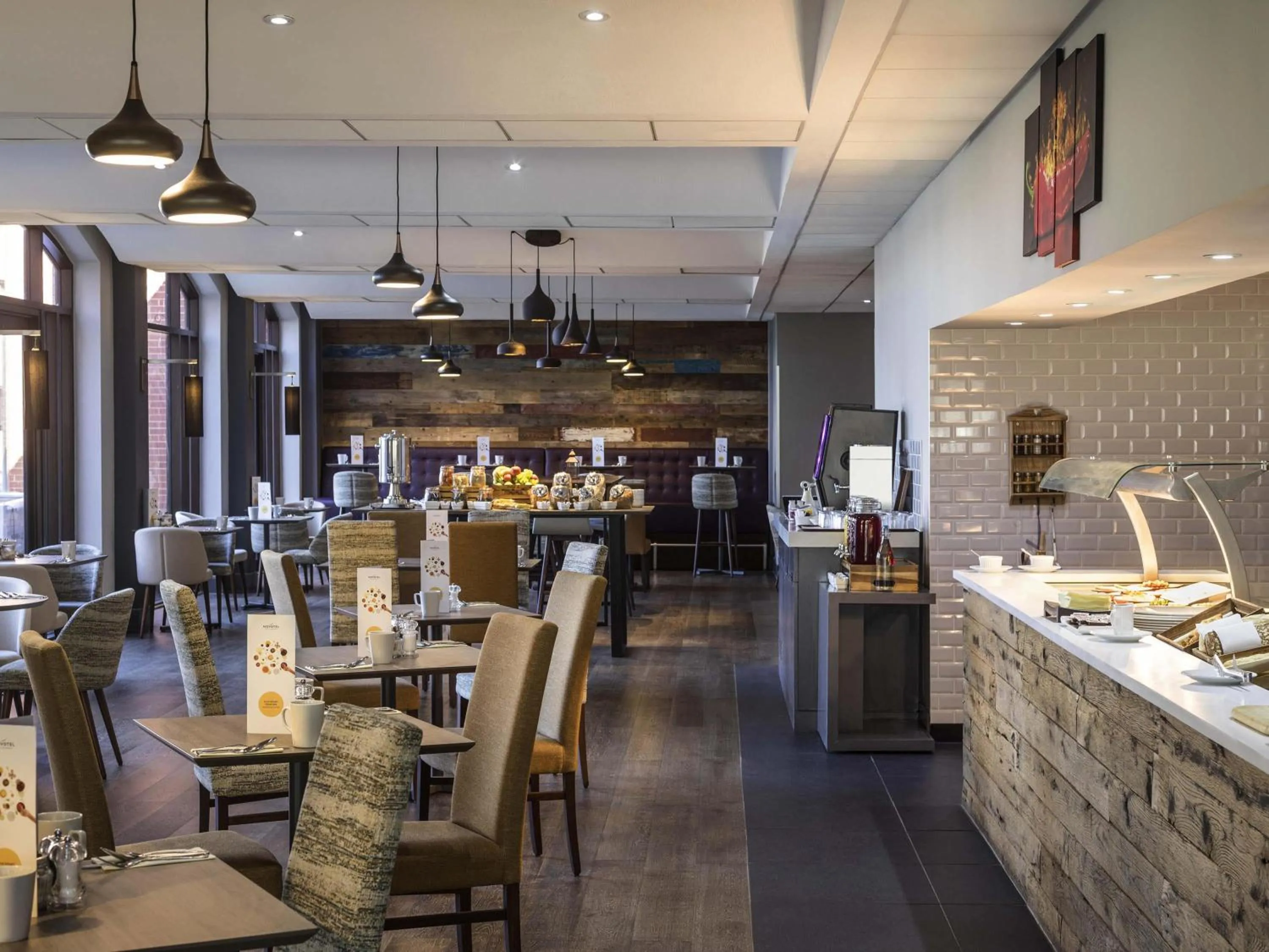 Restaurant/places to eat in Novotel Ipswich Centre