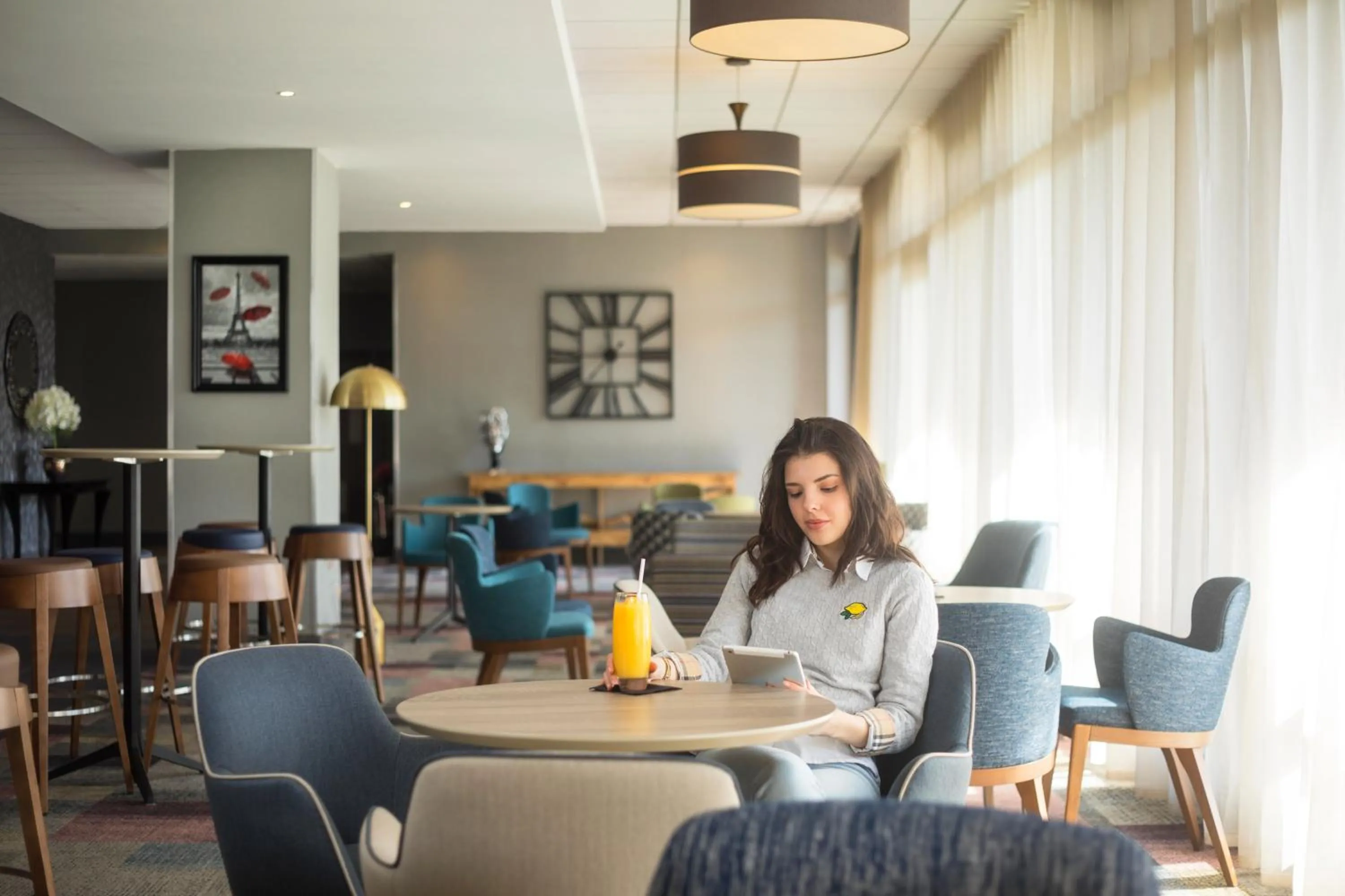 Lounge or bar in Novotel Ipswich Centre