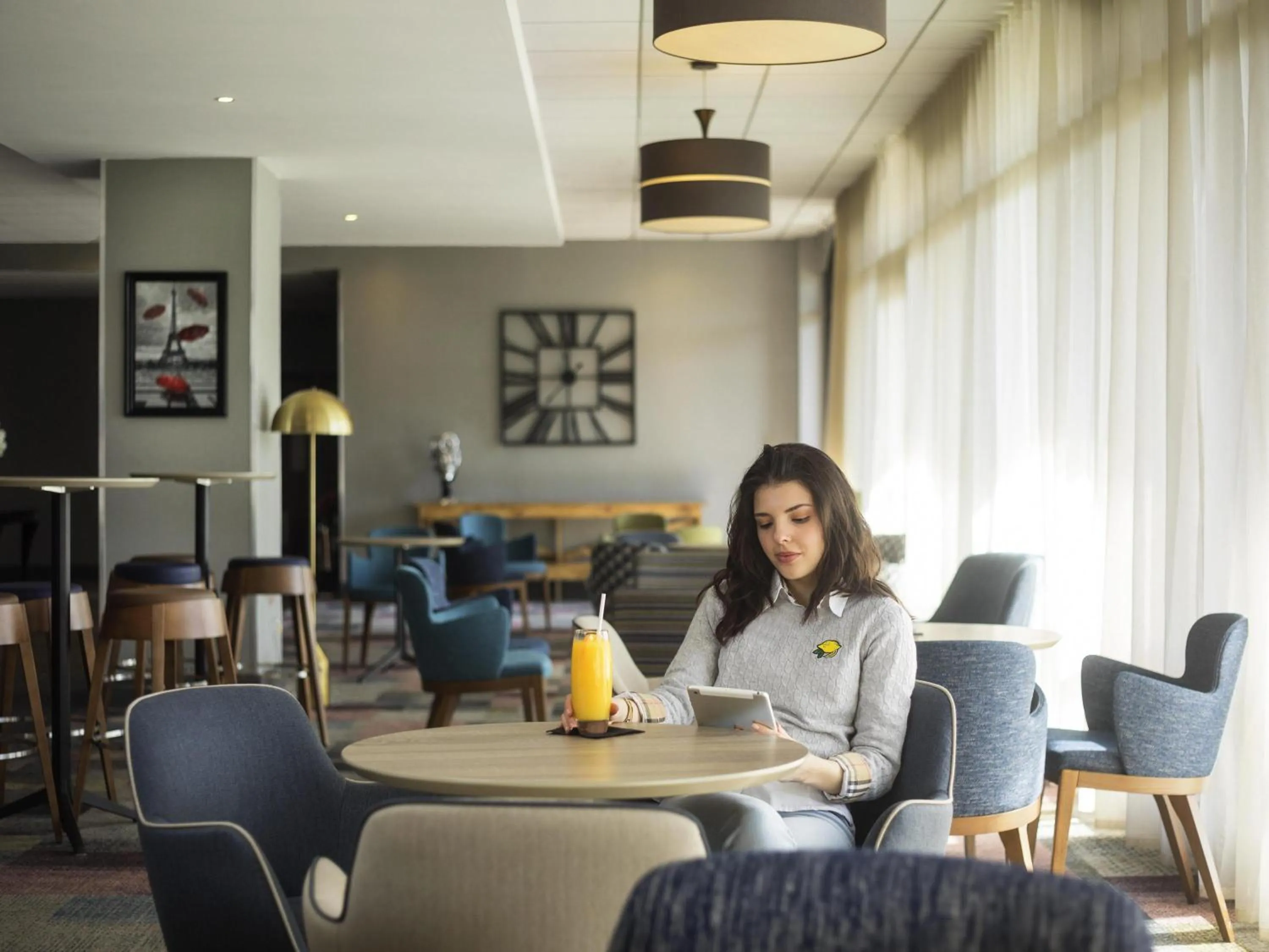 Lounge or bar in Novotel Ipswich Centre