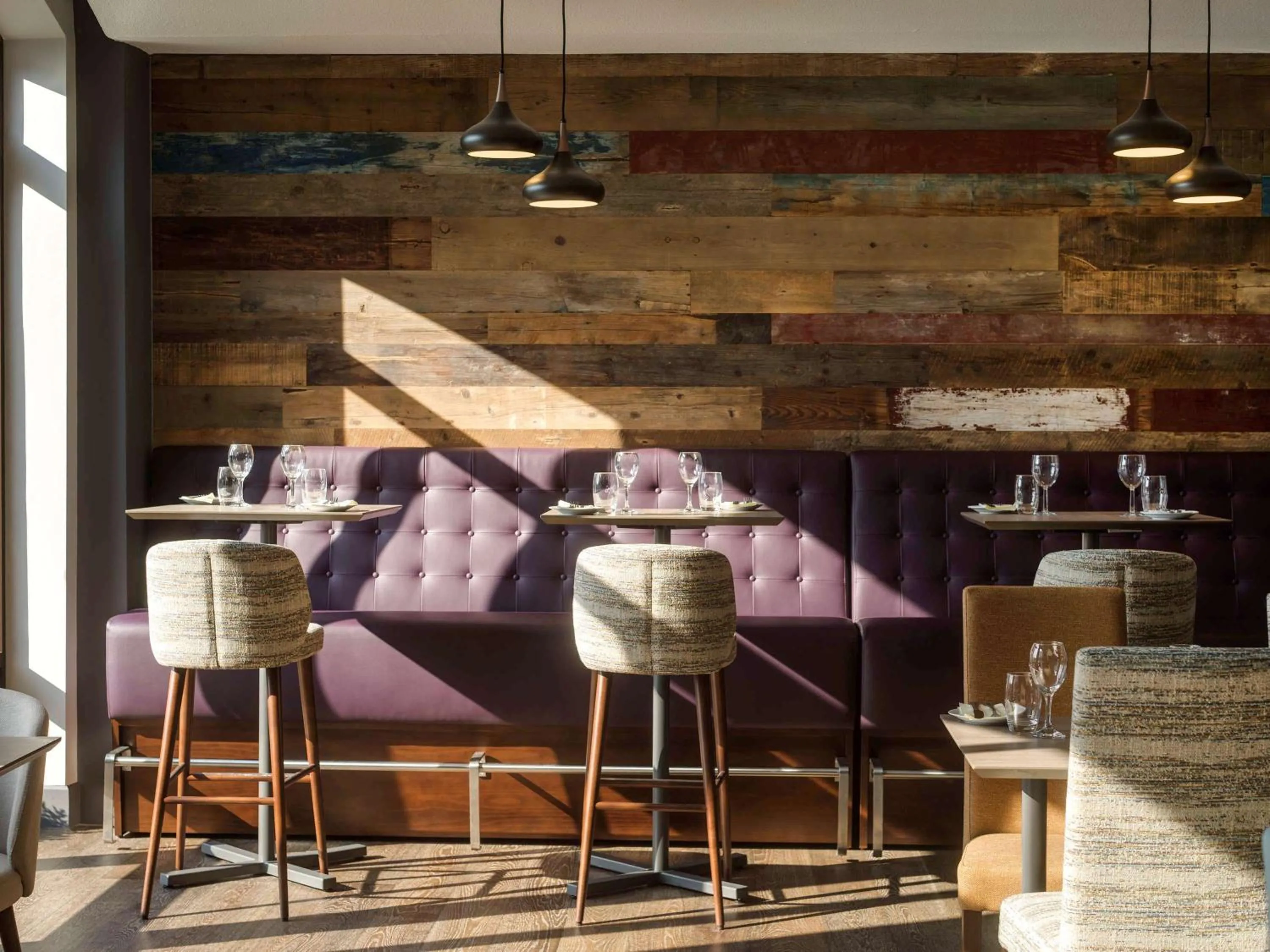 Restaurant/places to eat in Novotel Ipswich Centre