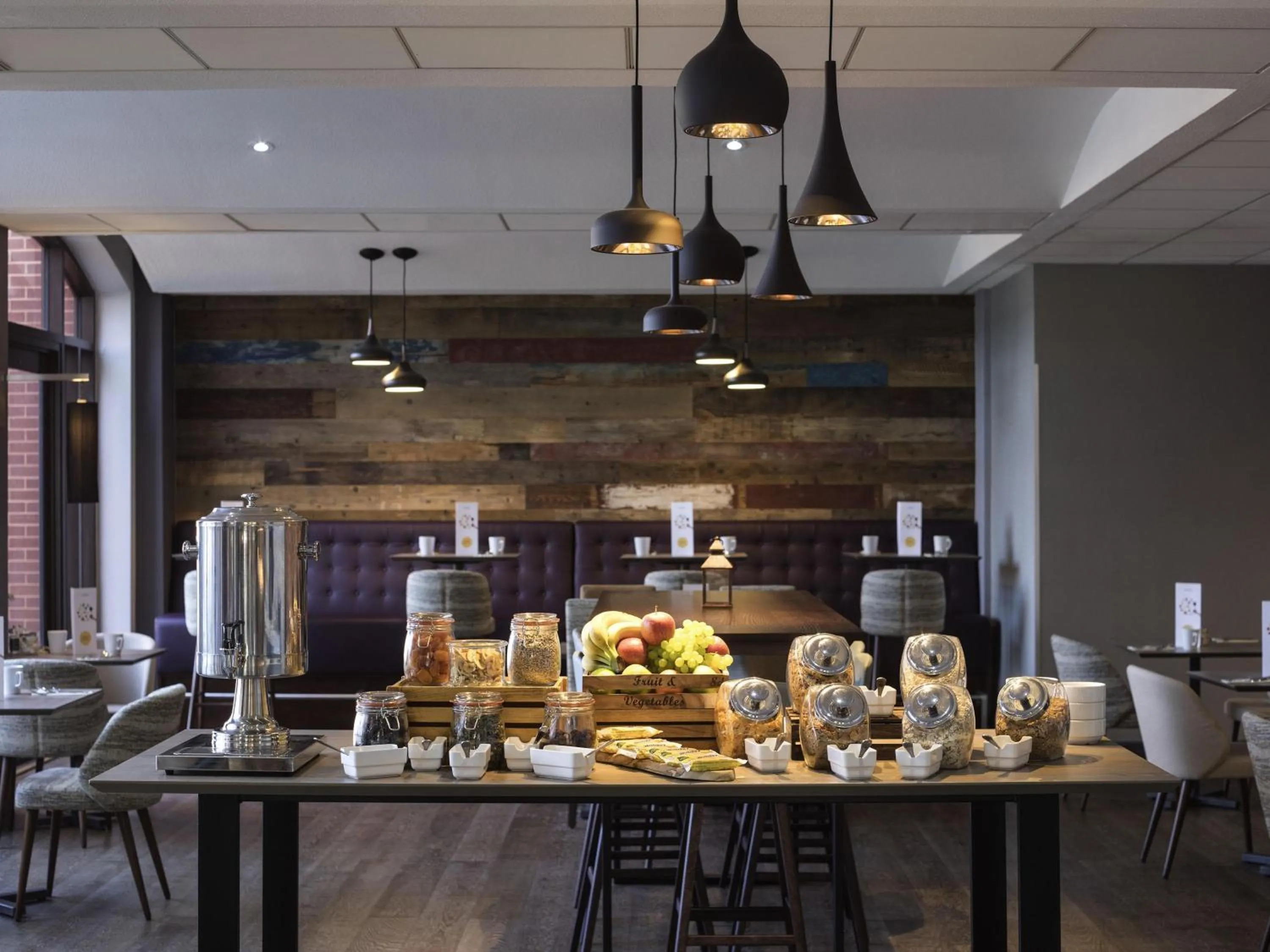 Restaurant/places to eat in Novotel Ipswich Centre