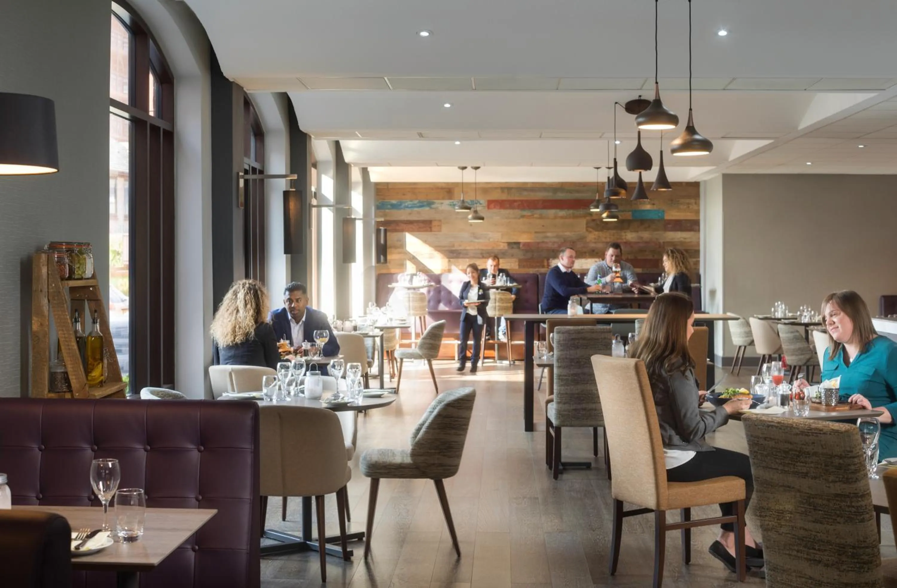 Restaurant/places to eat in Novotel Ipswich Centre