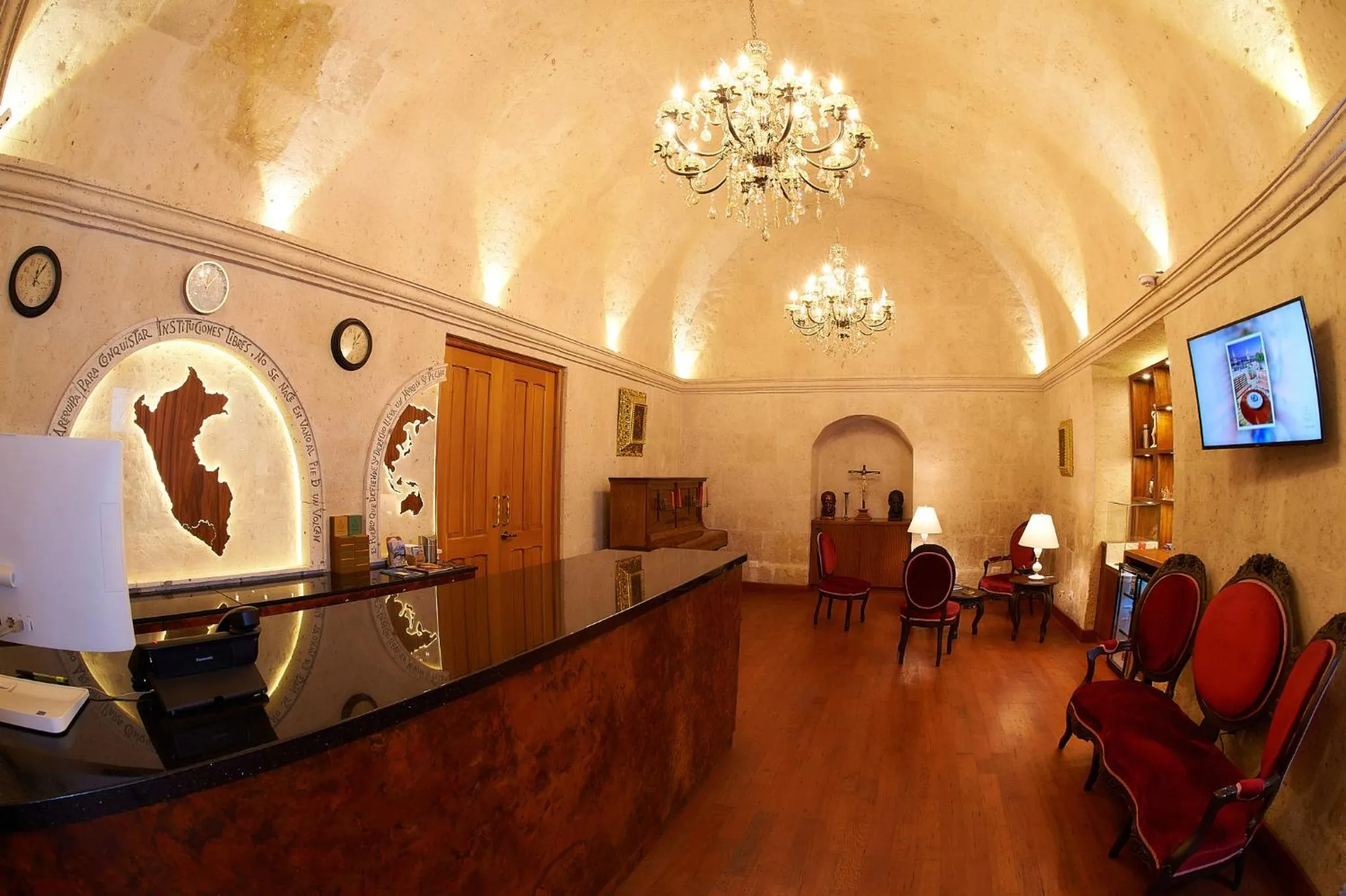 TV and multimedia in ARIQUEPAY HOTEL