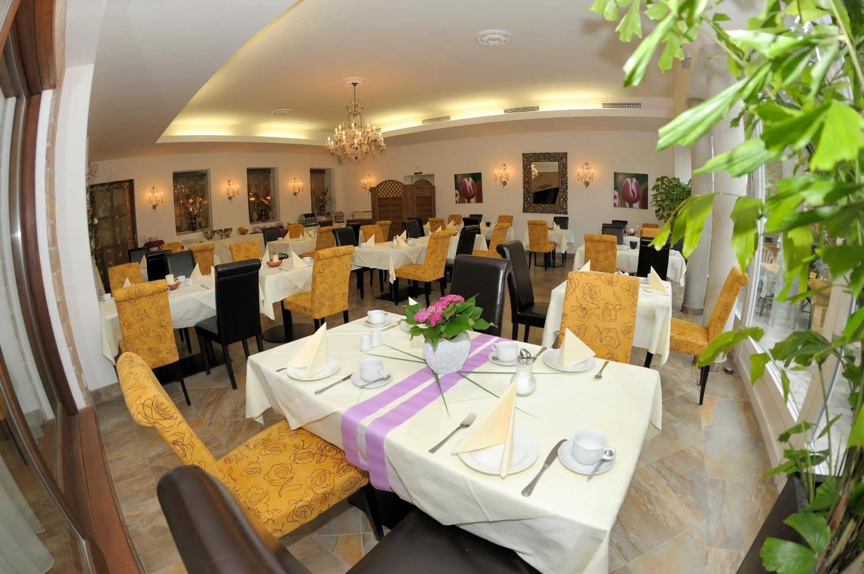 Restaurant/places to eat in Tennis Golf Hotel Höllrigl