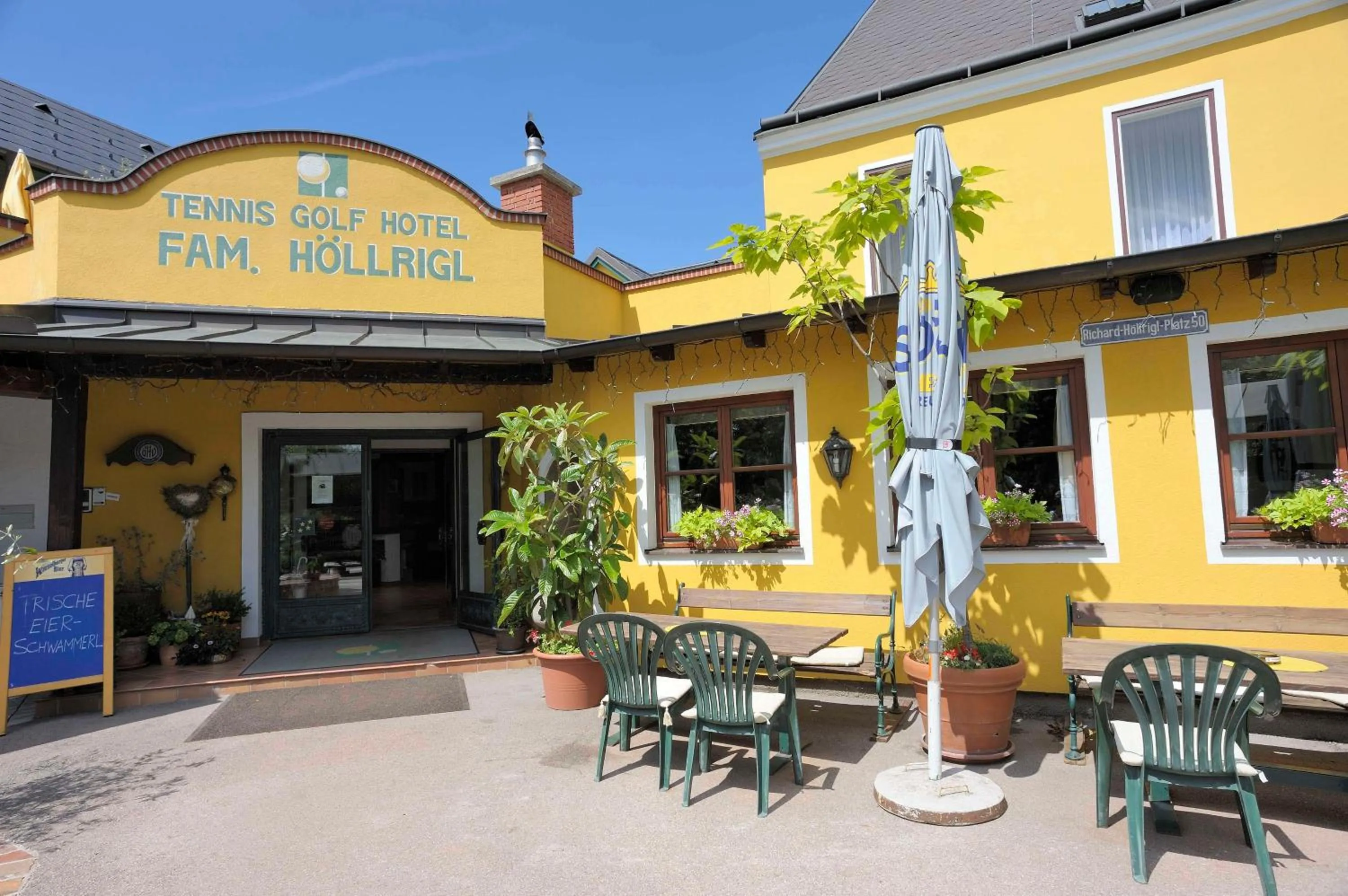 Facade/entrance in Tennis Golf Hotel Höllrigl