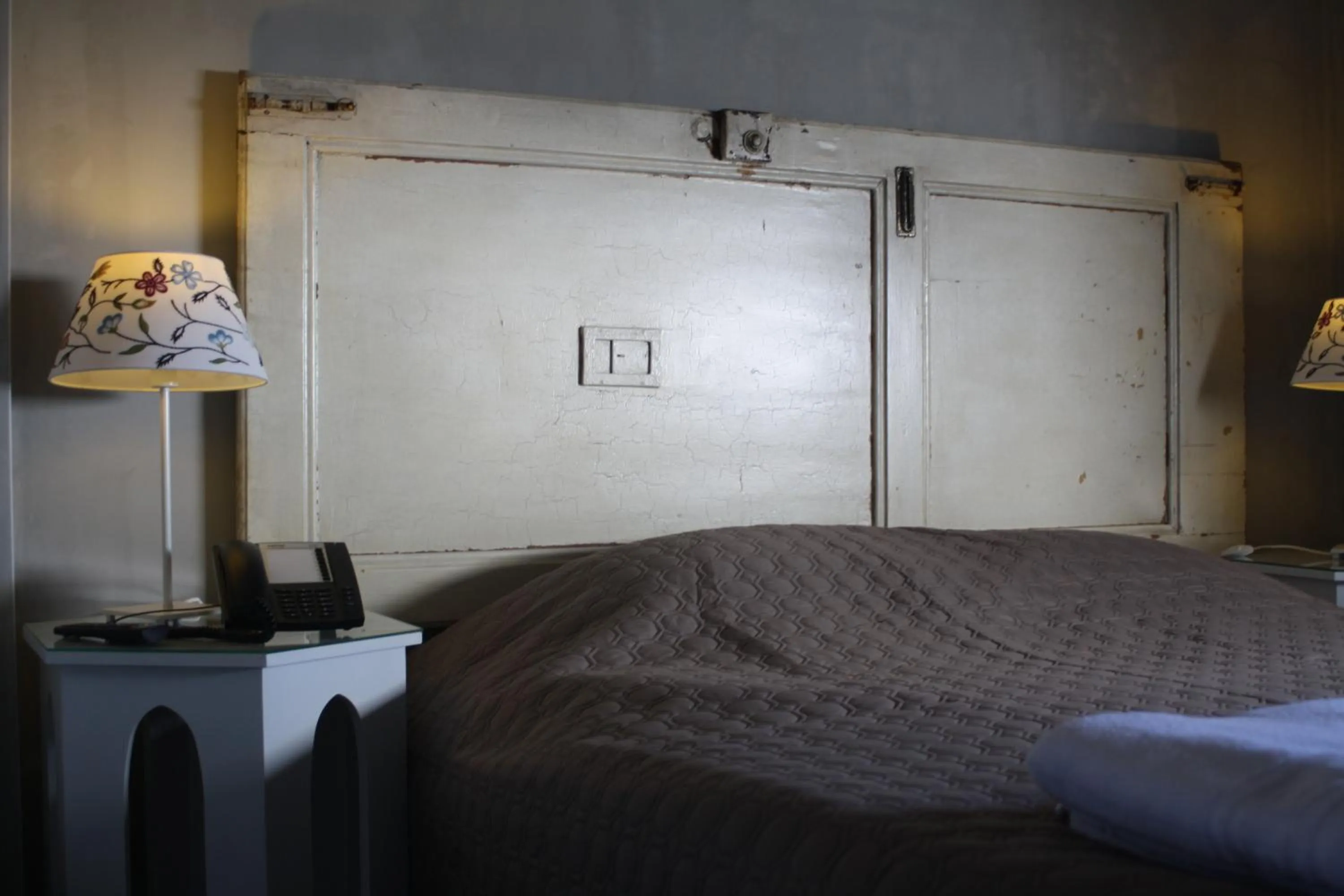 Decorative detail, Bed in N1 Hostel Apartments and Suites