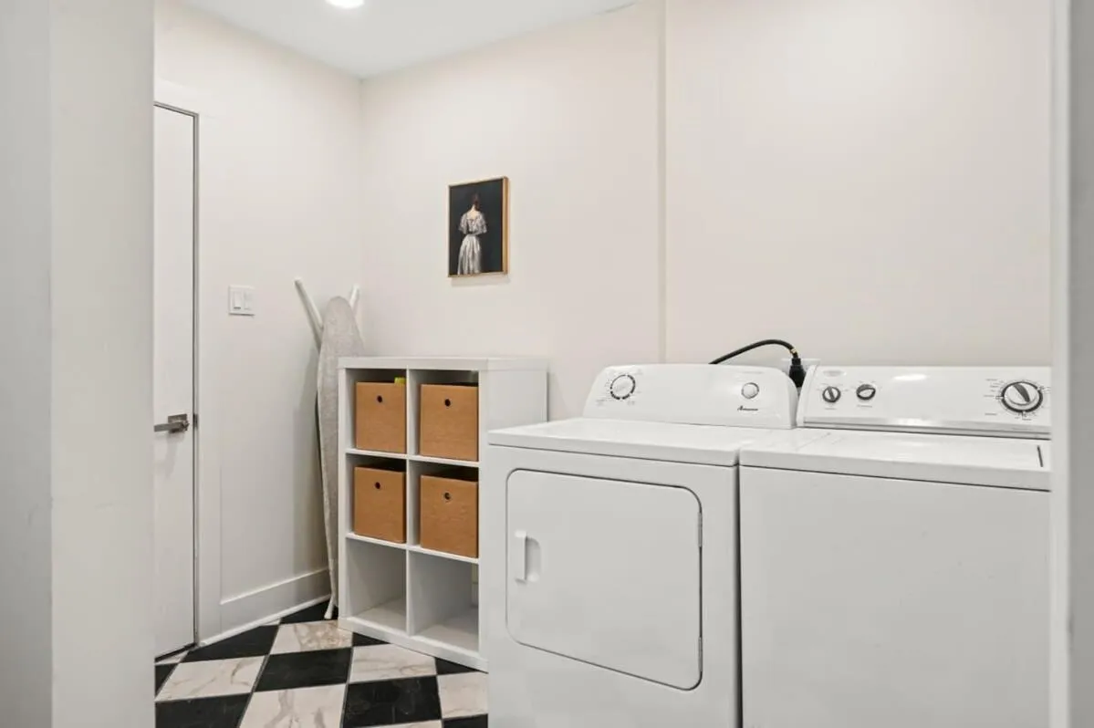 4BR for 10, Near Ark, High-Tech Kitchen, Parking!