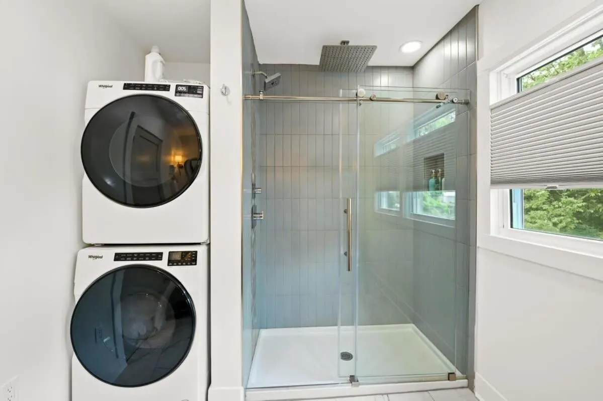 4BR for 10, Near Ark, High-Tech Kitchen, Parking!