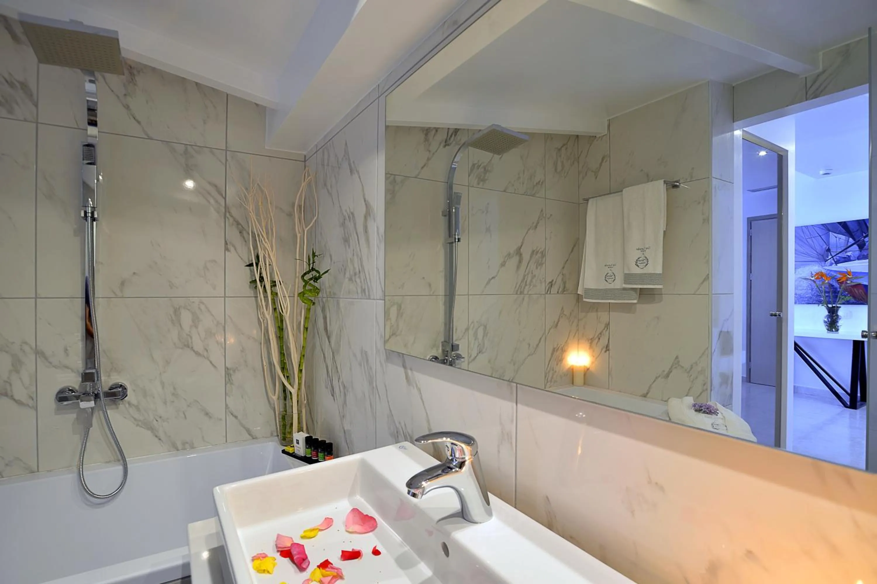 Bathroom in TRYP by Wyndham Corfu Dassia