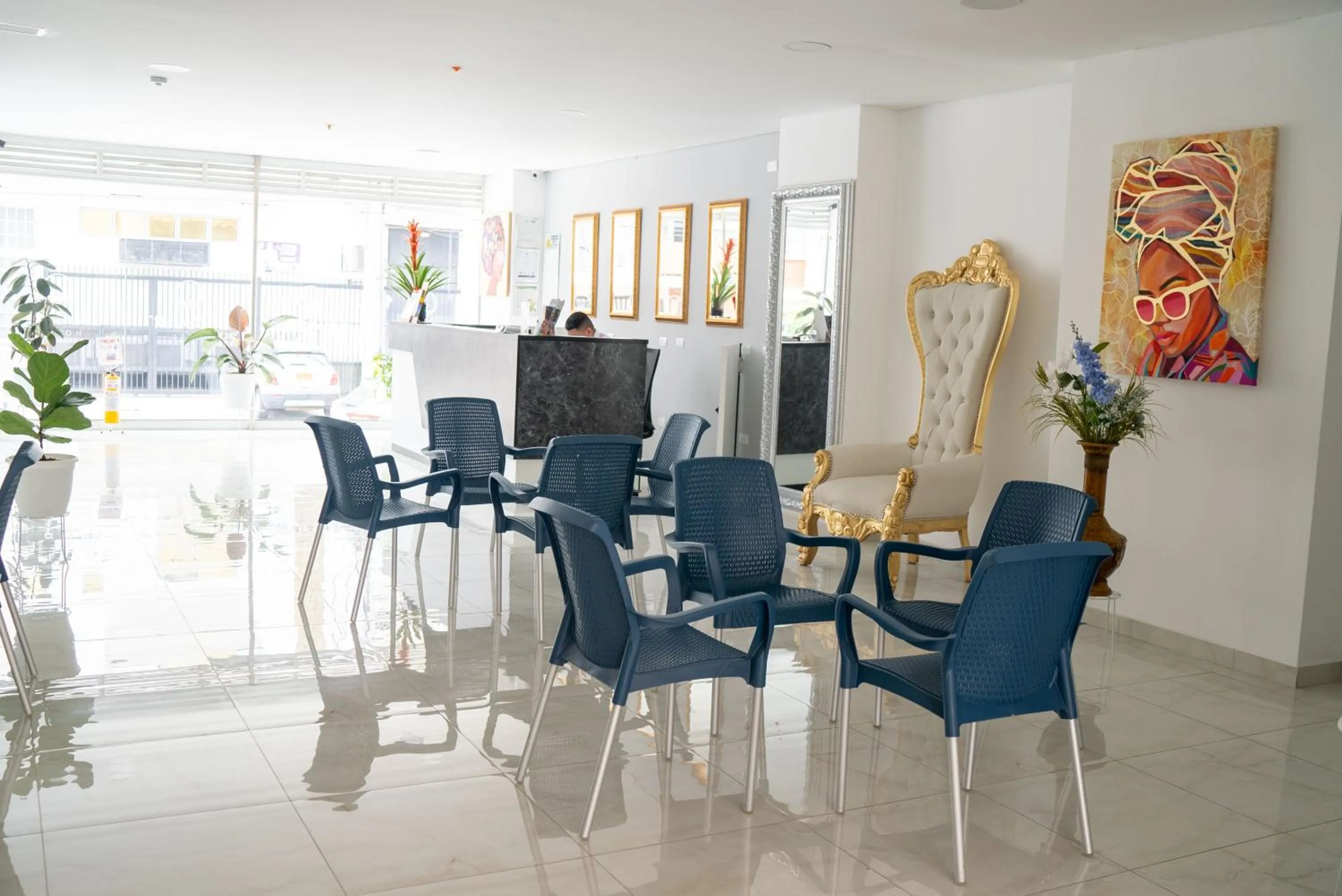 Living room in El Oscar Hotel