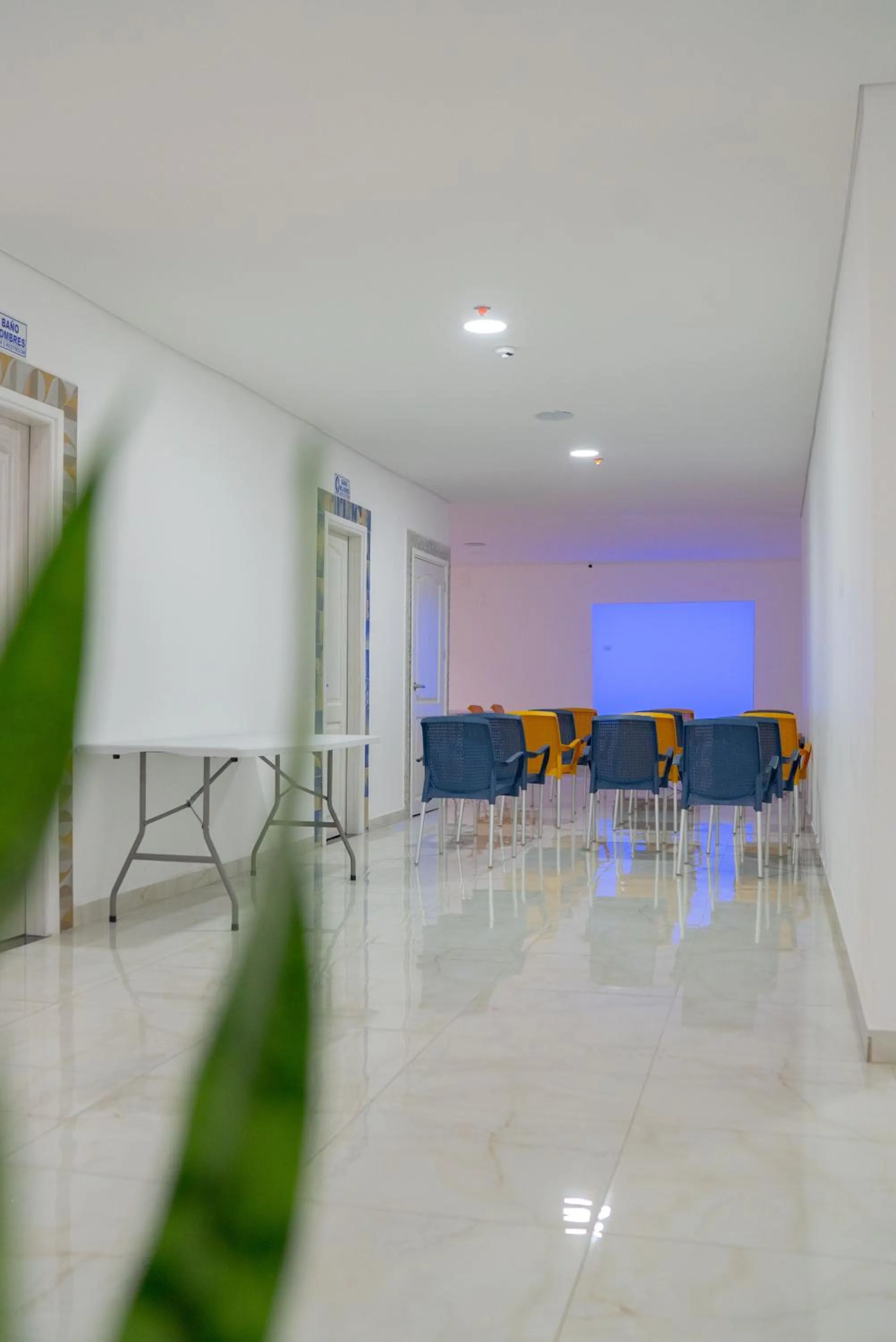 Seating area in El Oscar Hotel