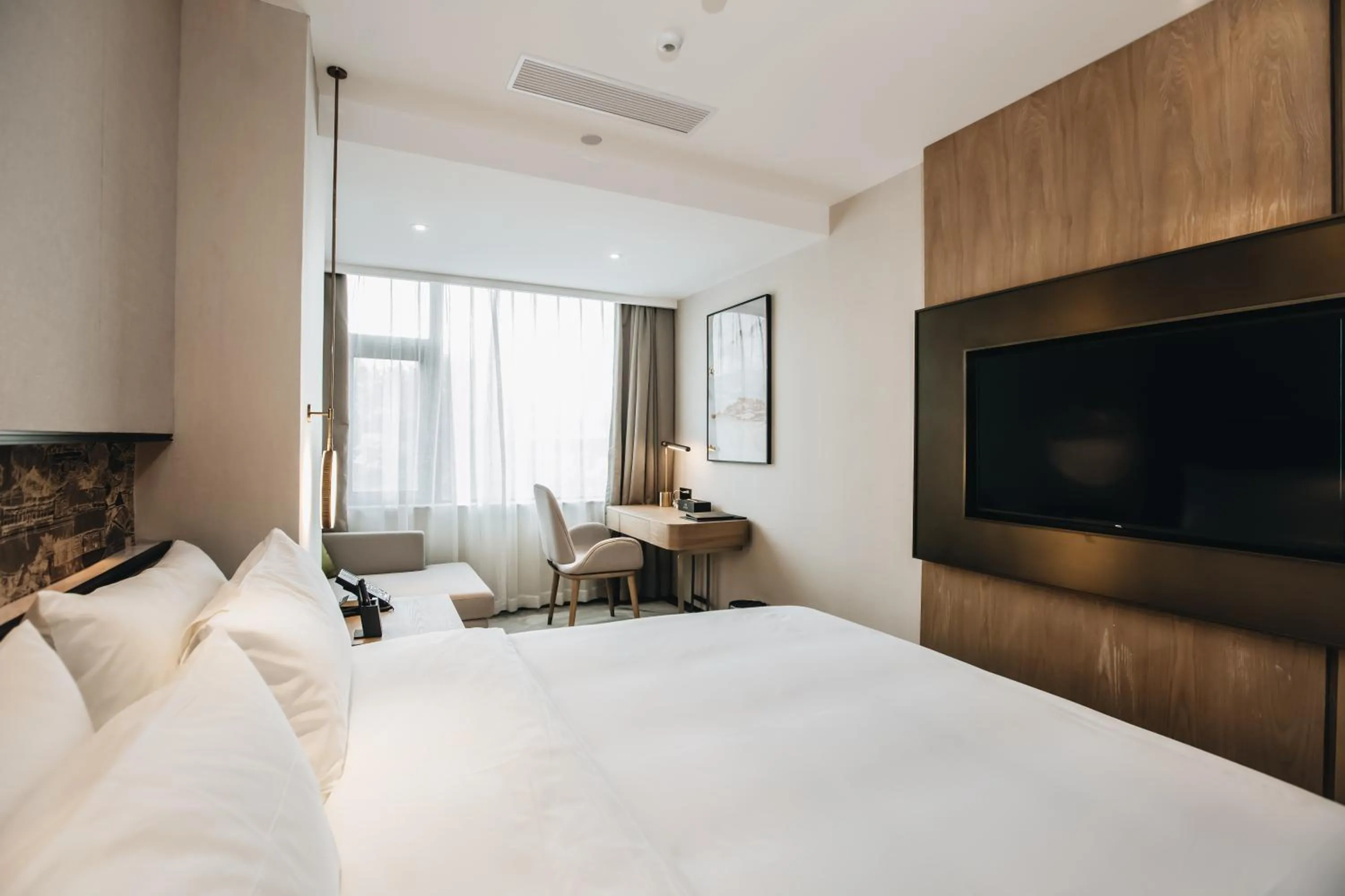 Photo of the whole room, Bed in Orienwit Hotel-Free Shuttle Bus fir Canton Fair