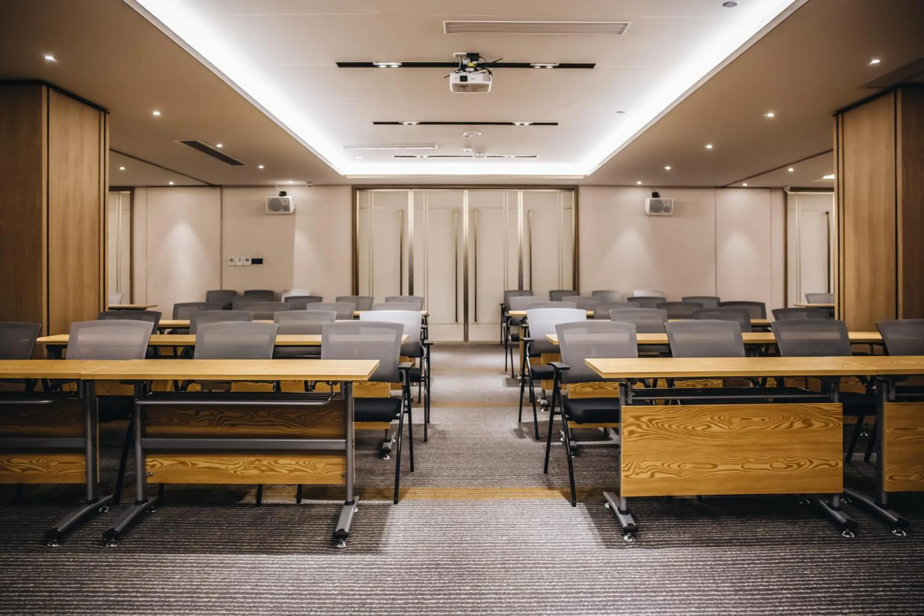 Meeting/conference room in Orienwit Hotel-Free Shuttle Bus fir Canton Fair